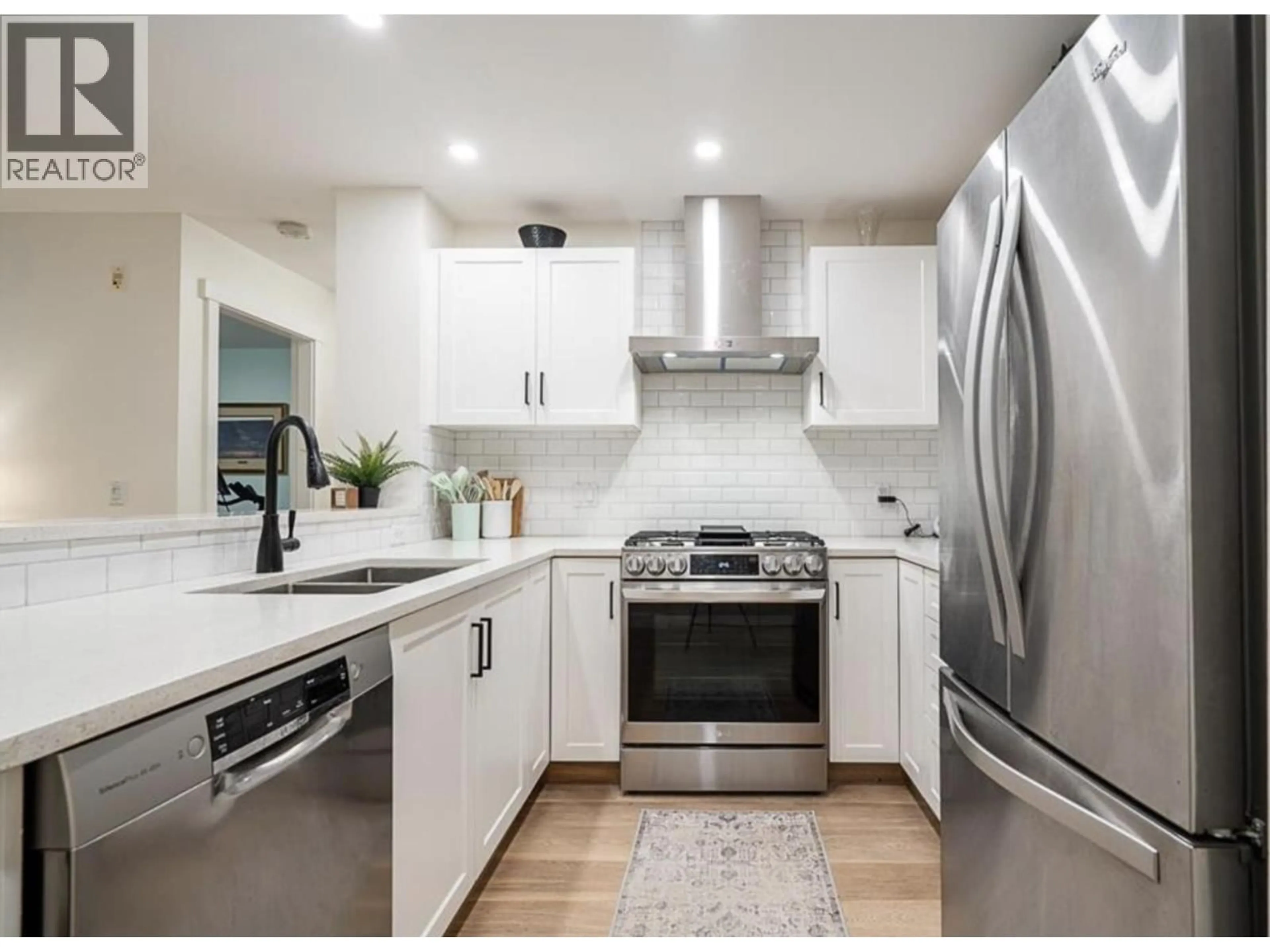 Contemporary kitchen, unknown for 201 - 500 KLAHANIE DRIVE, Port Moody British Columbia V3H5L1