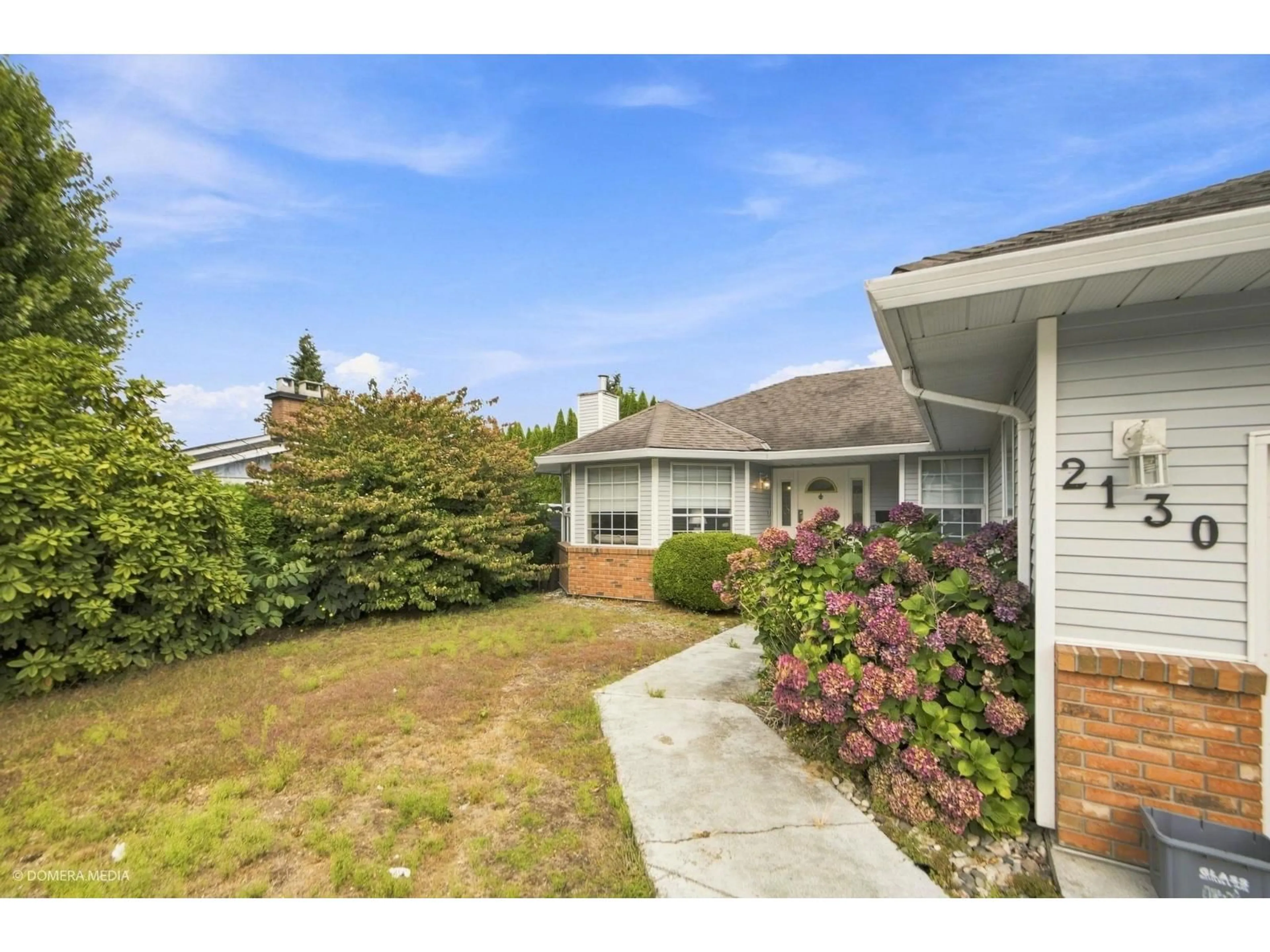 A pic from outside/outdoor area/front of a property/back of a property/a pic from drone, street for 2130 WARE STREET, Abbotsford British Columbia V2S3C2