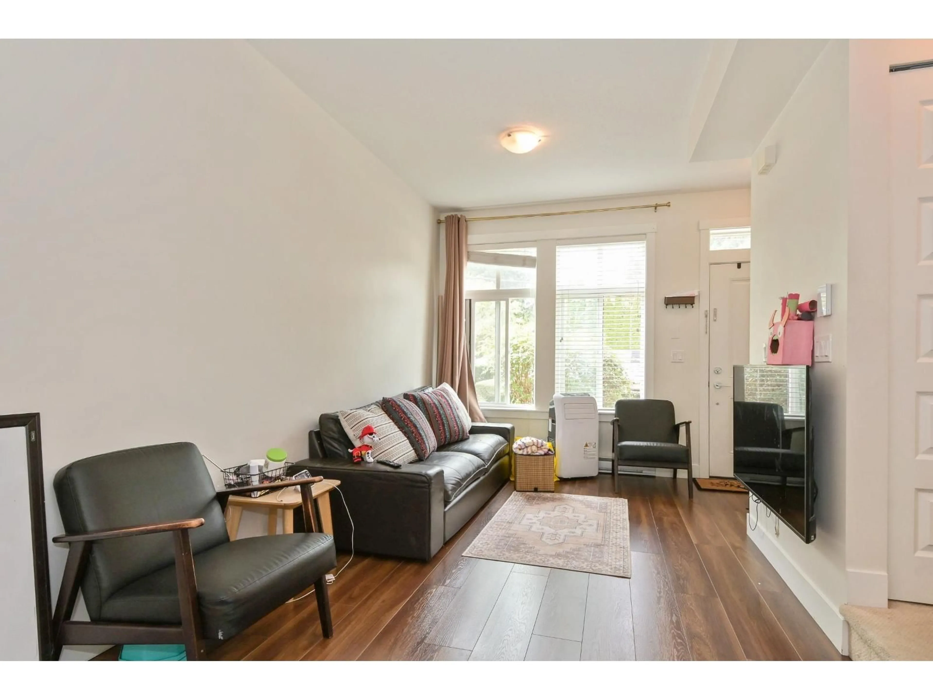 Living room with furniture, wood/laminate floor for 24 - 14433 60 AVENUE, Surrey British Columbia V3S1R4