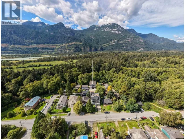 38030 SEVENTH AVENUE, Squamish 2