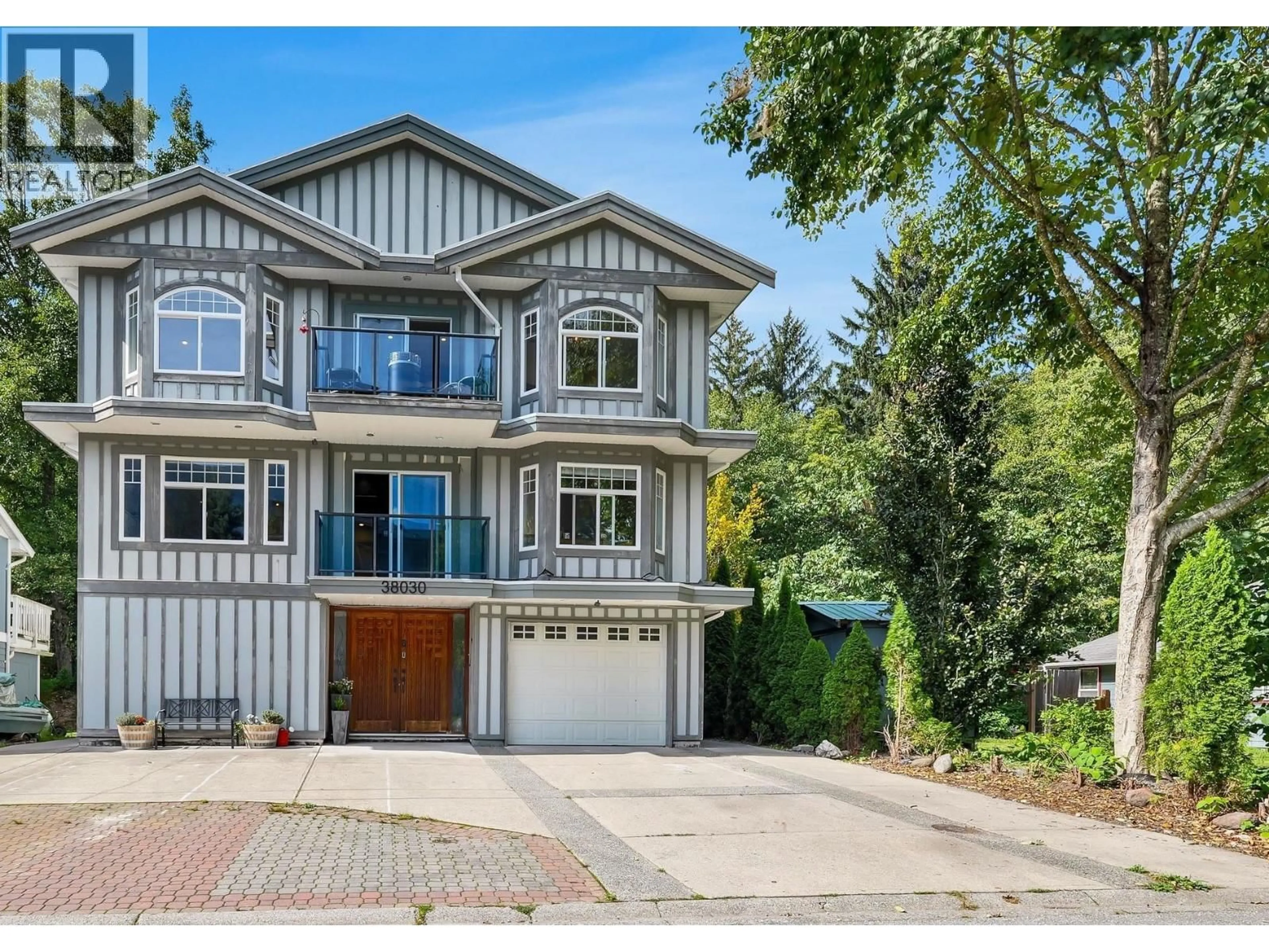 Home with vinyl exterior material, street for 38030 SEVENTH AVENUE, Squamish British Columbia V8B0J7