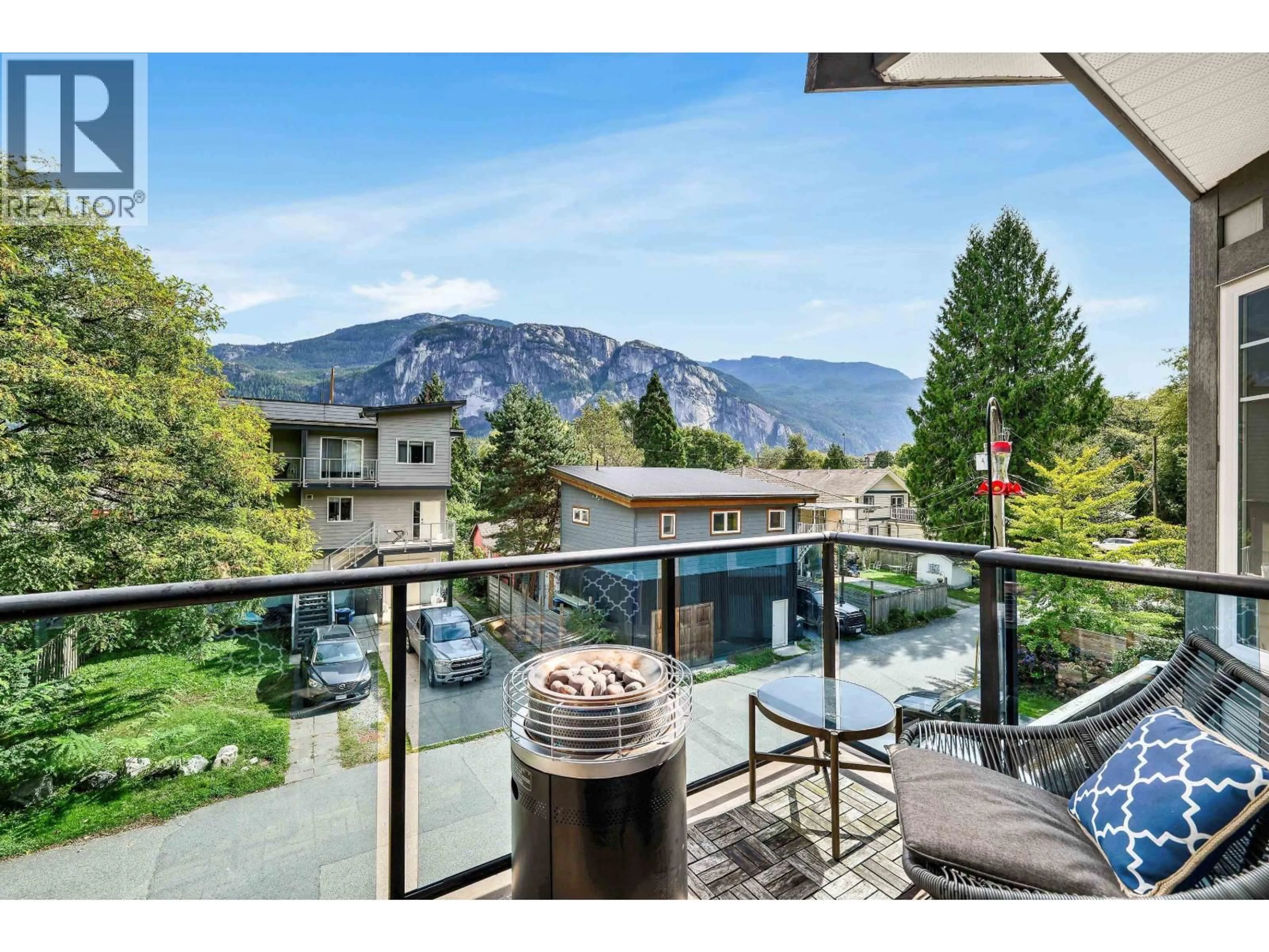 Patio, mountain view for 38030 SEVENTH AVENUE, Squamish British Columbia V8B0J7