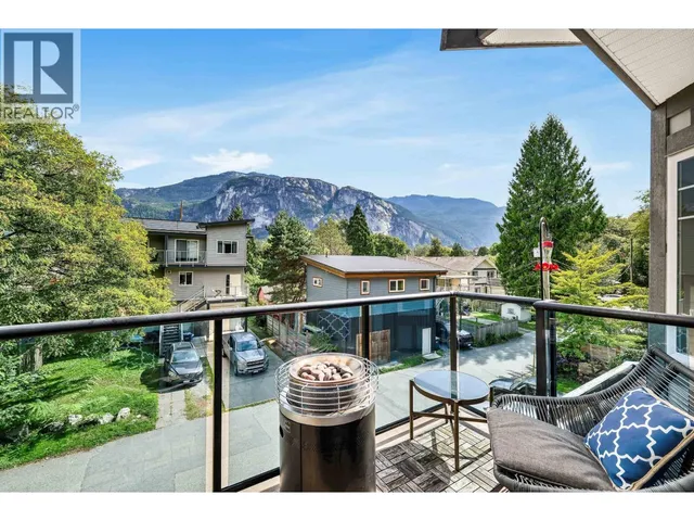 38030 SEVENTH AVENUE, Squamish 4