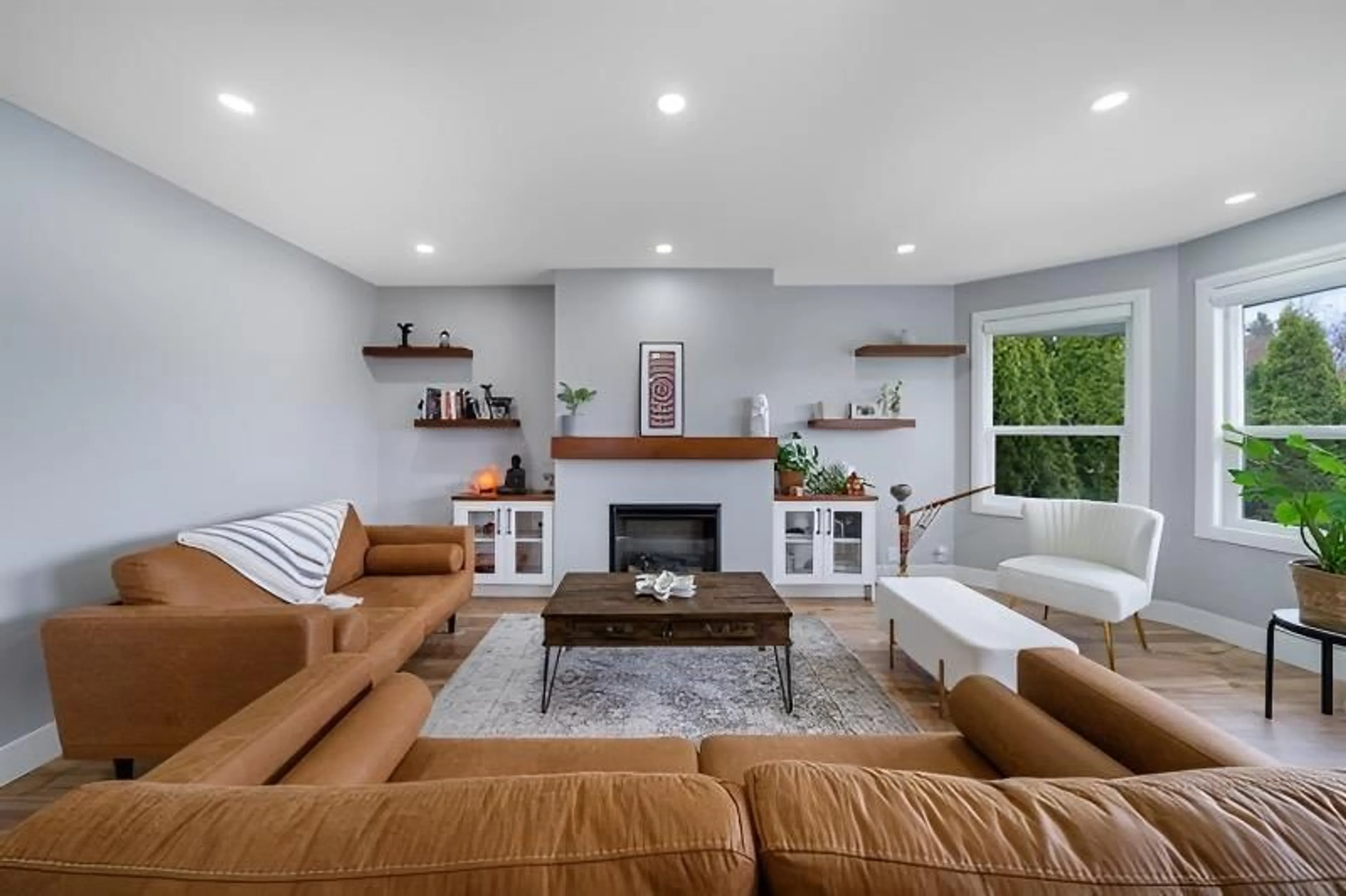 Living room with furniture, unknown for 9482 153 STREET, Surrey British Columbia V3R9C7