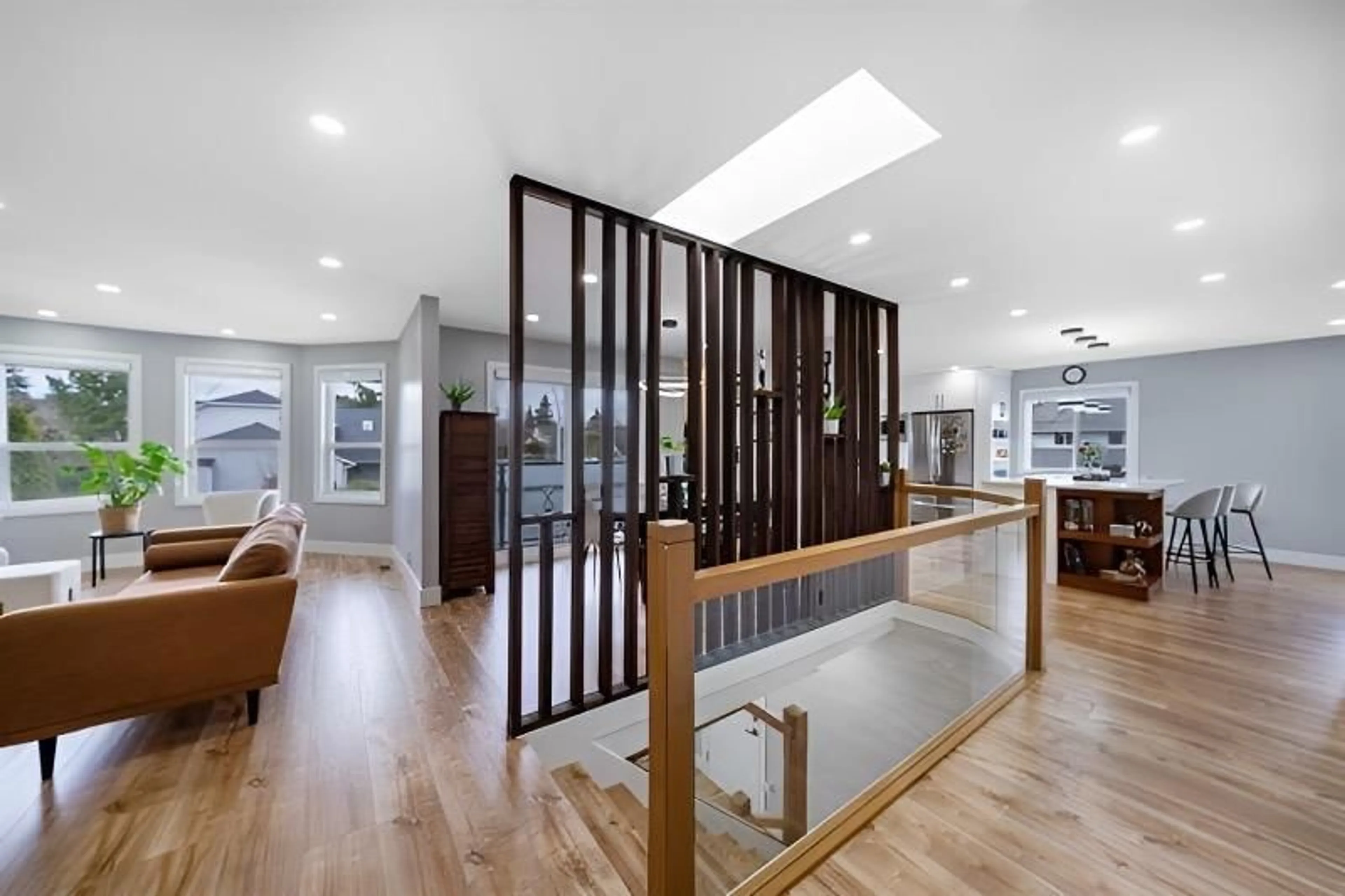 Indoor foyer for 9482 153 STREET, Surrey British Columbia V3R9C7