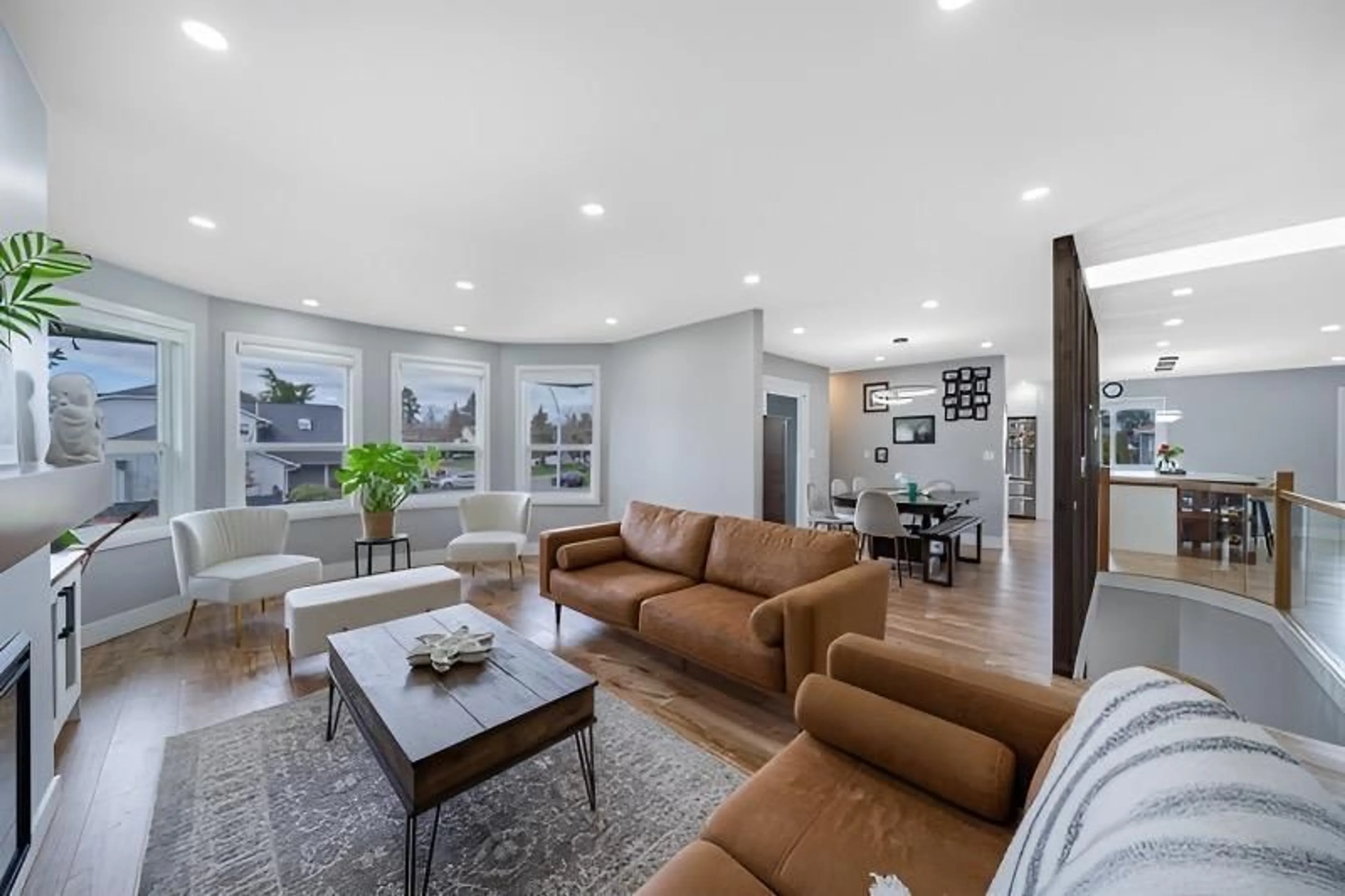 Living room with furniture, unknown for 9482 153 STREET, Surrey British Columbia V3R9C7
