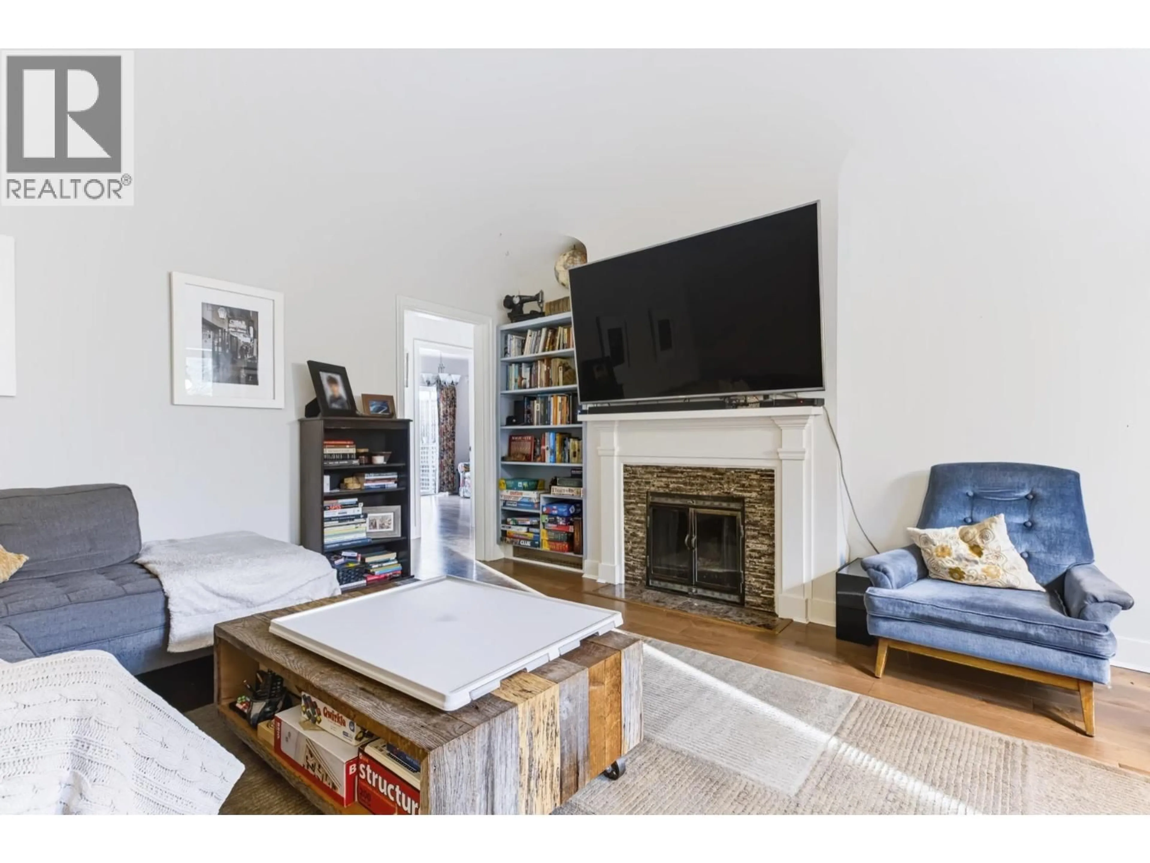 Living room with furniture, wood/laminate floor for 7455 WEST BOULEVARD, Vancouver British Columbia V6P5S2