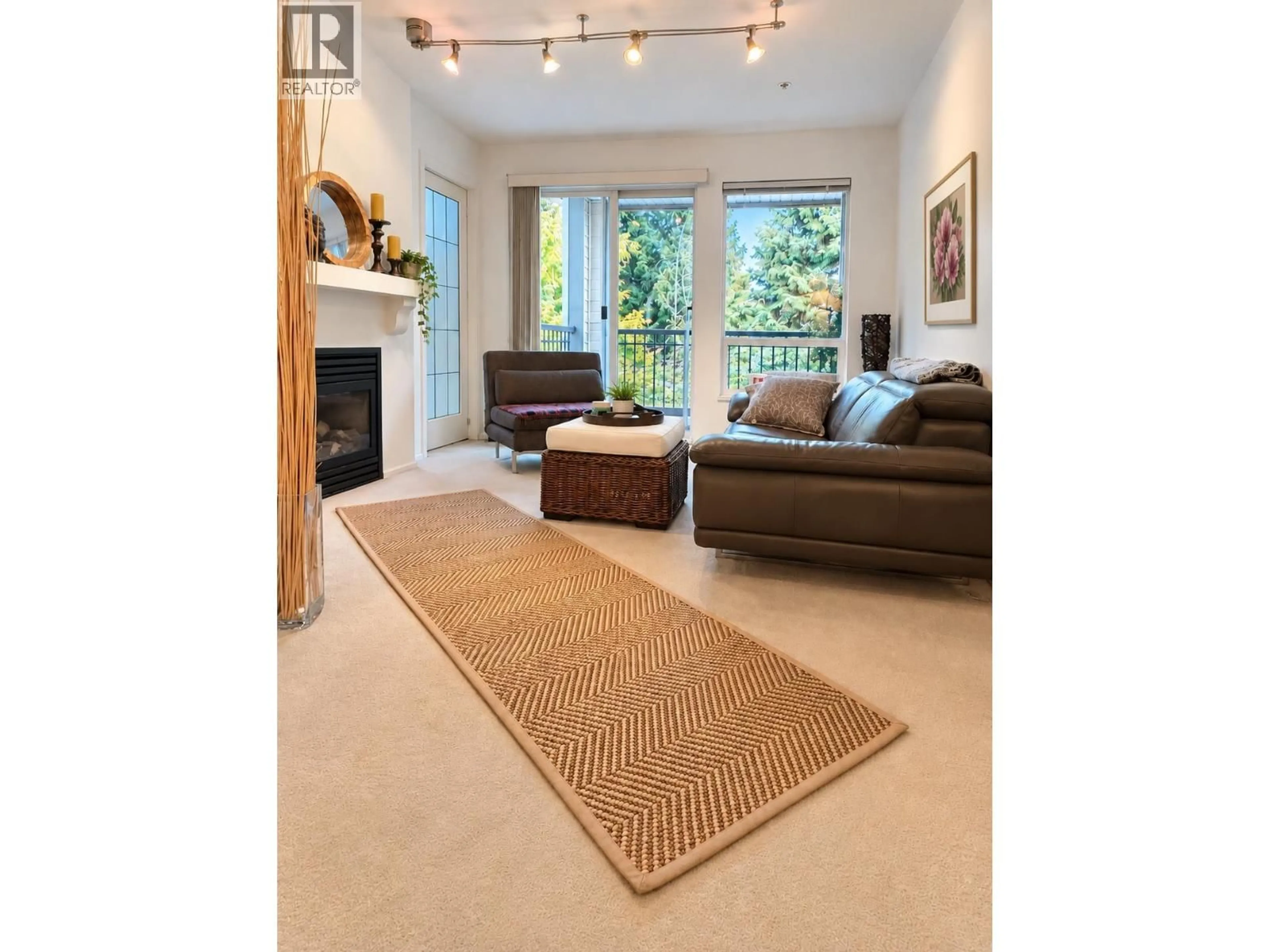 Living room with furniture, carpet floor for 310 - 1150 29TH STREET, North Vancouver British Columbia V7K3E2