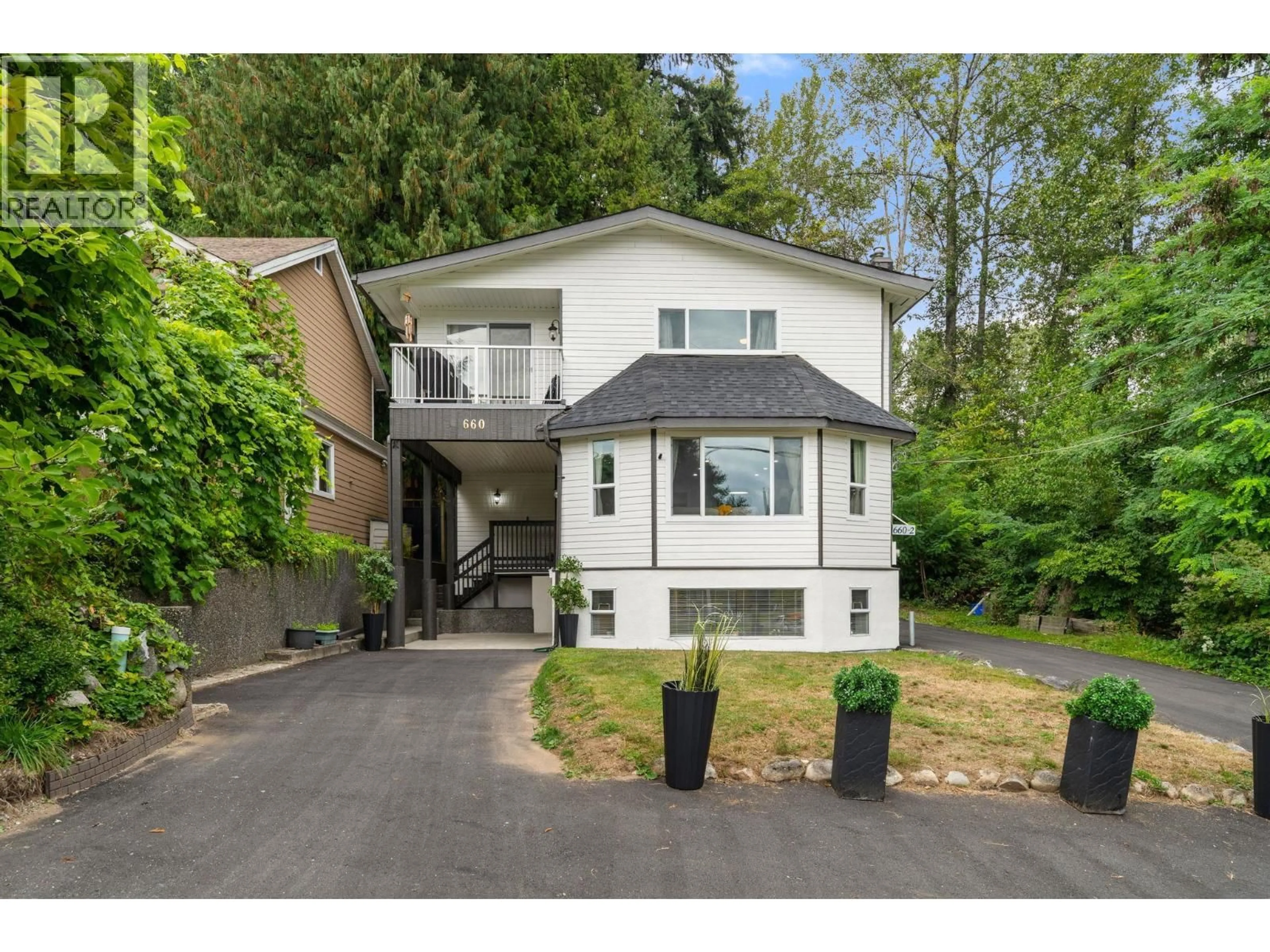 Home with vinyl exterior material, street for 660 22ND STREET, North Vancouver British Columbia V7L3C9