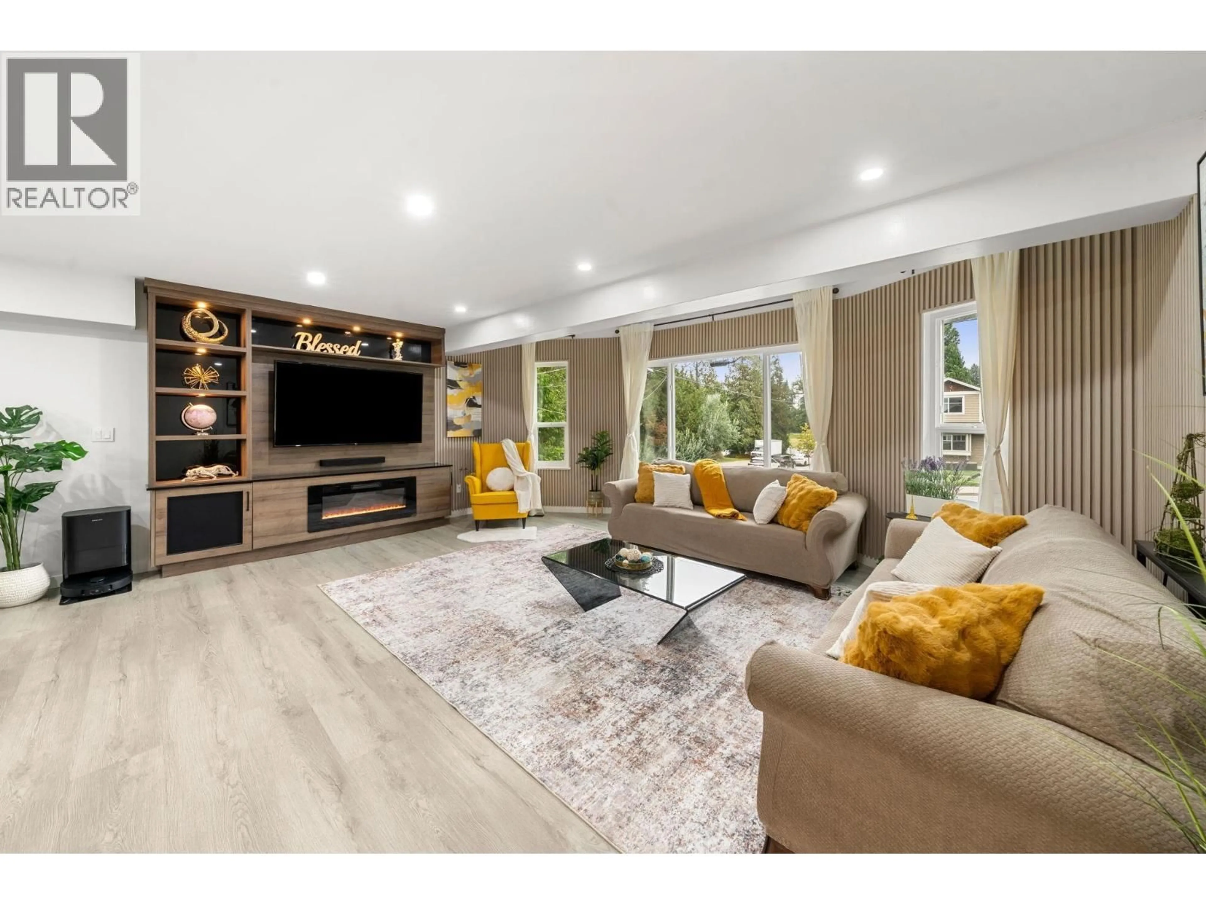 Living room with furniture, unknown for 660 22ND STREET, North Vancouver British Columbia V7L3C9