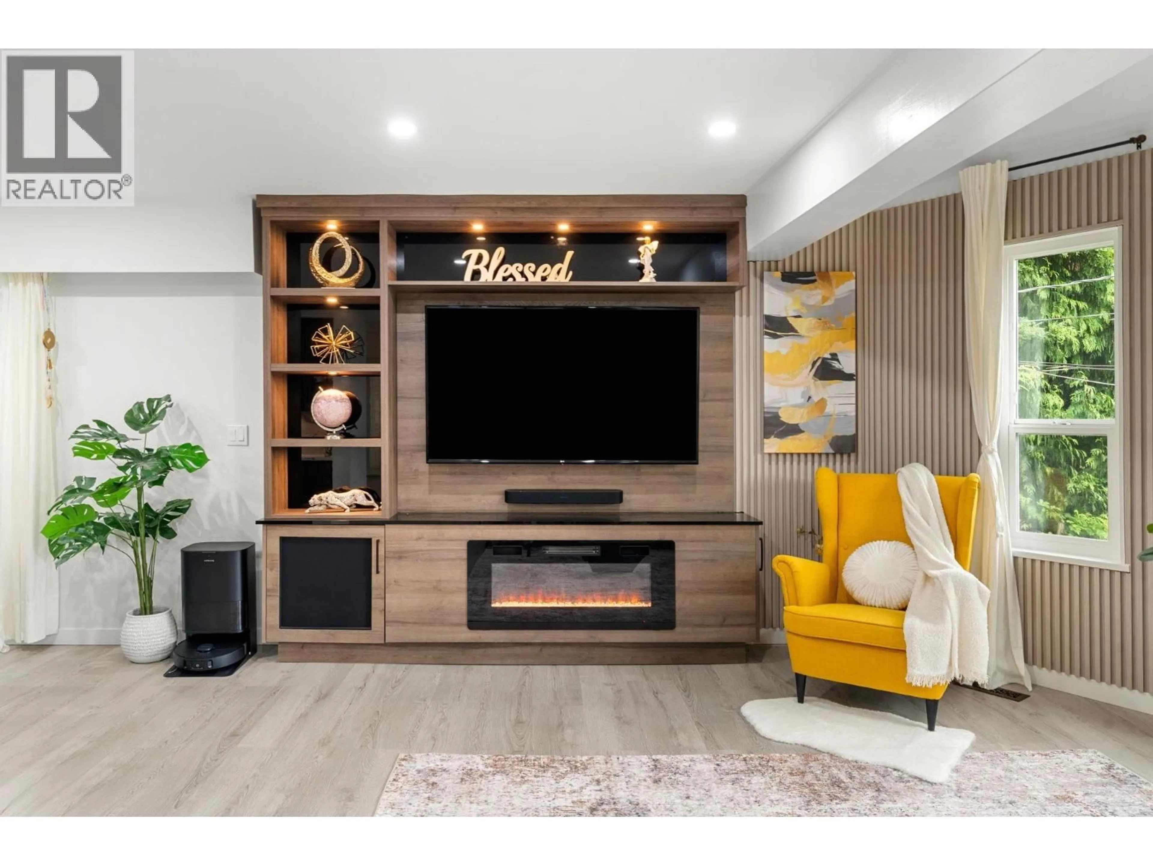 Home theater for 660 22ND STREET, North Vancouver British Columbia V7L3C9