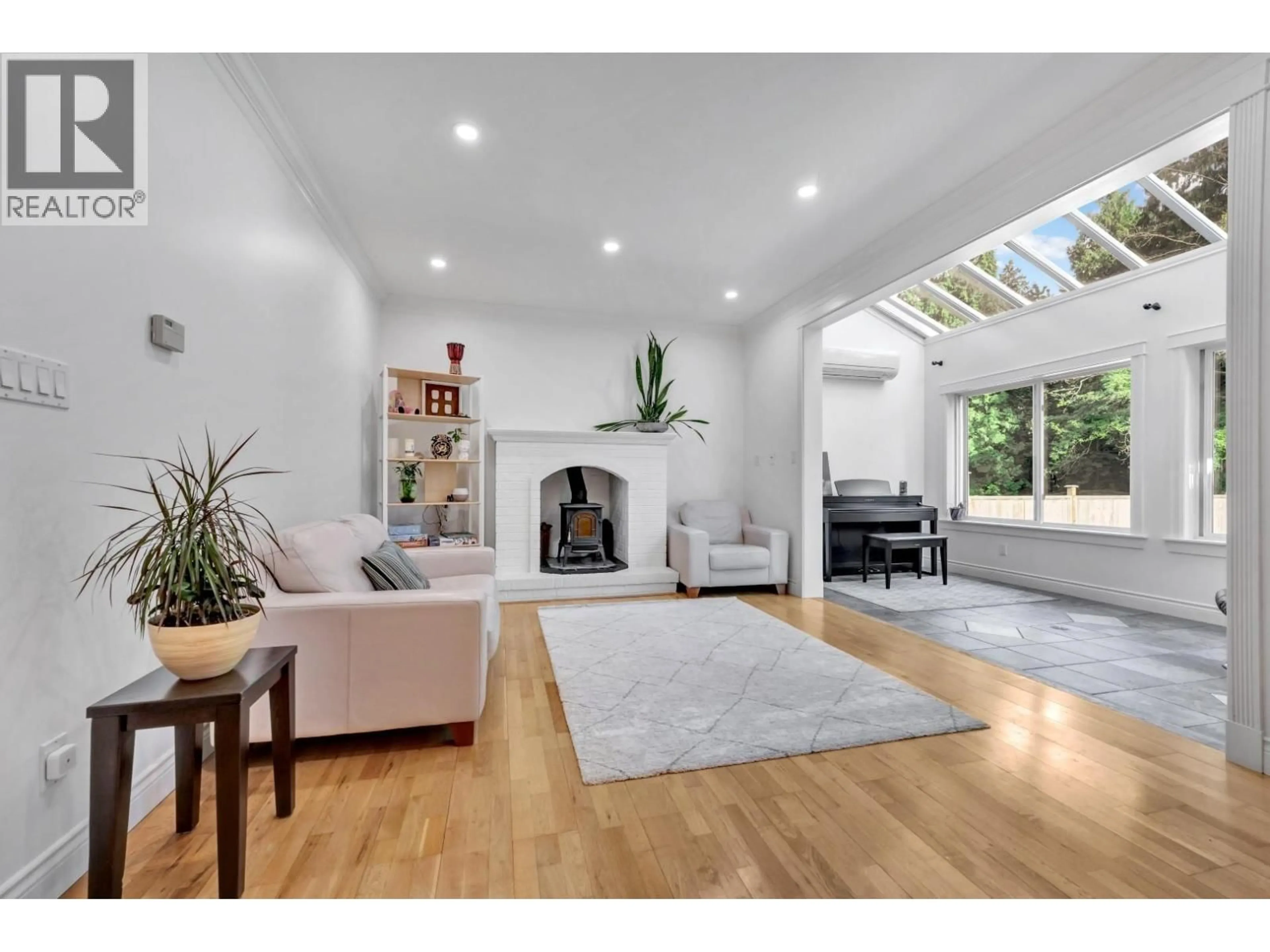 Unknown for 425 TEMPE CRESCENT, North Vancouver British Columbia V7N1E7