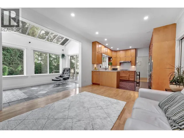 425 TEMPE CRESCENT, North Vancouver 2