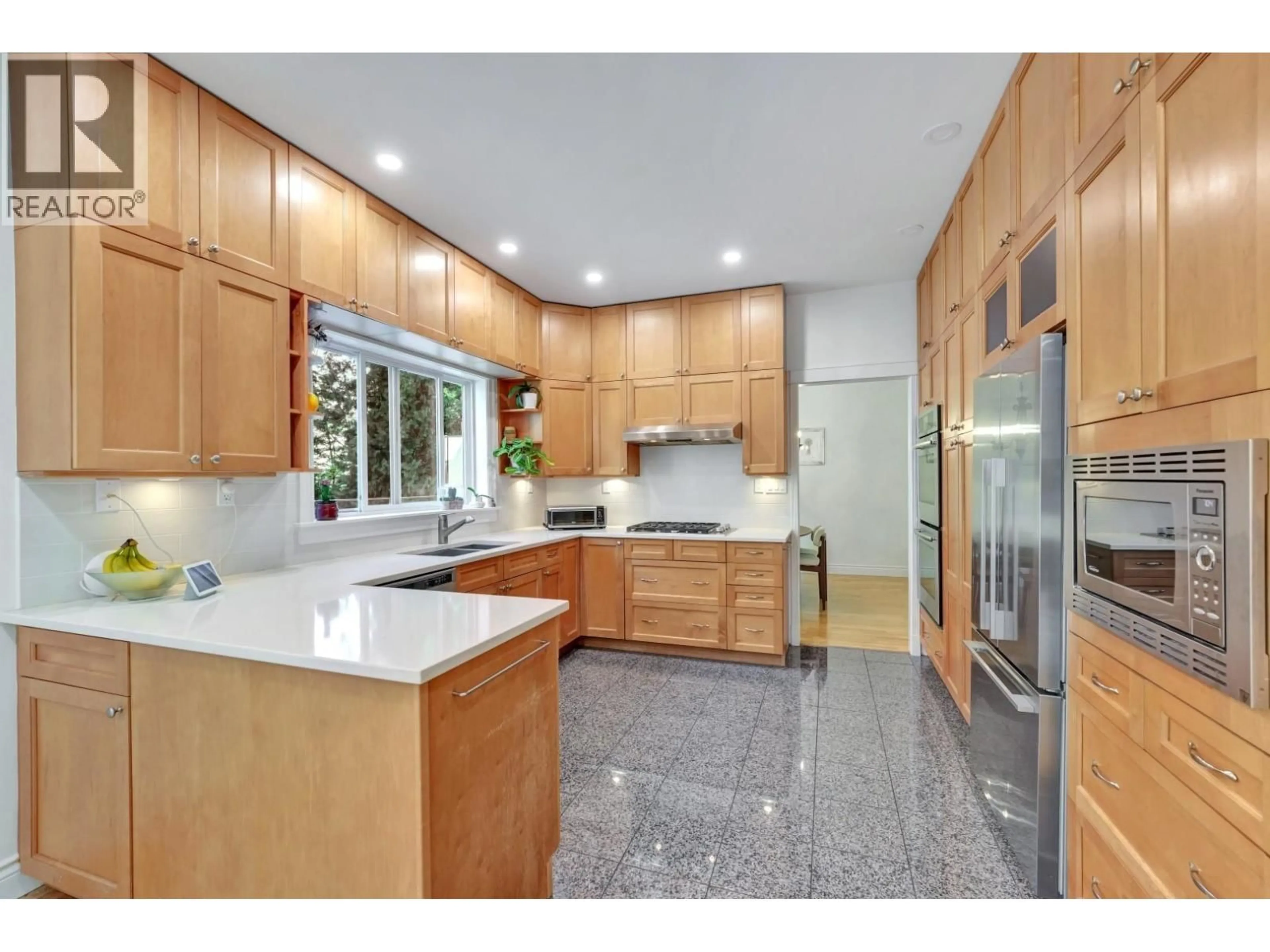 Unknown for 425 TEMPE CRESCENT, North Vancouver British Columbia V7N1E7