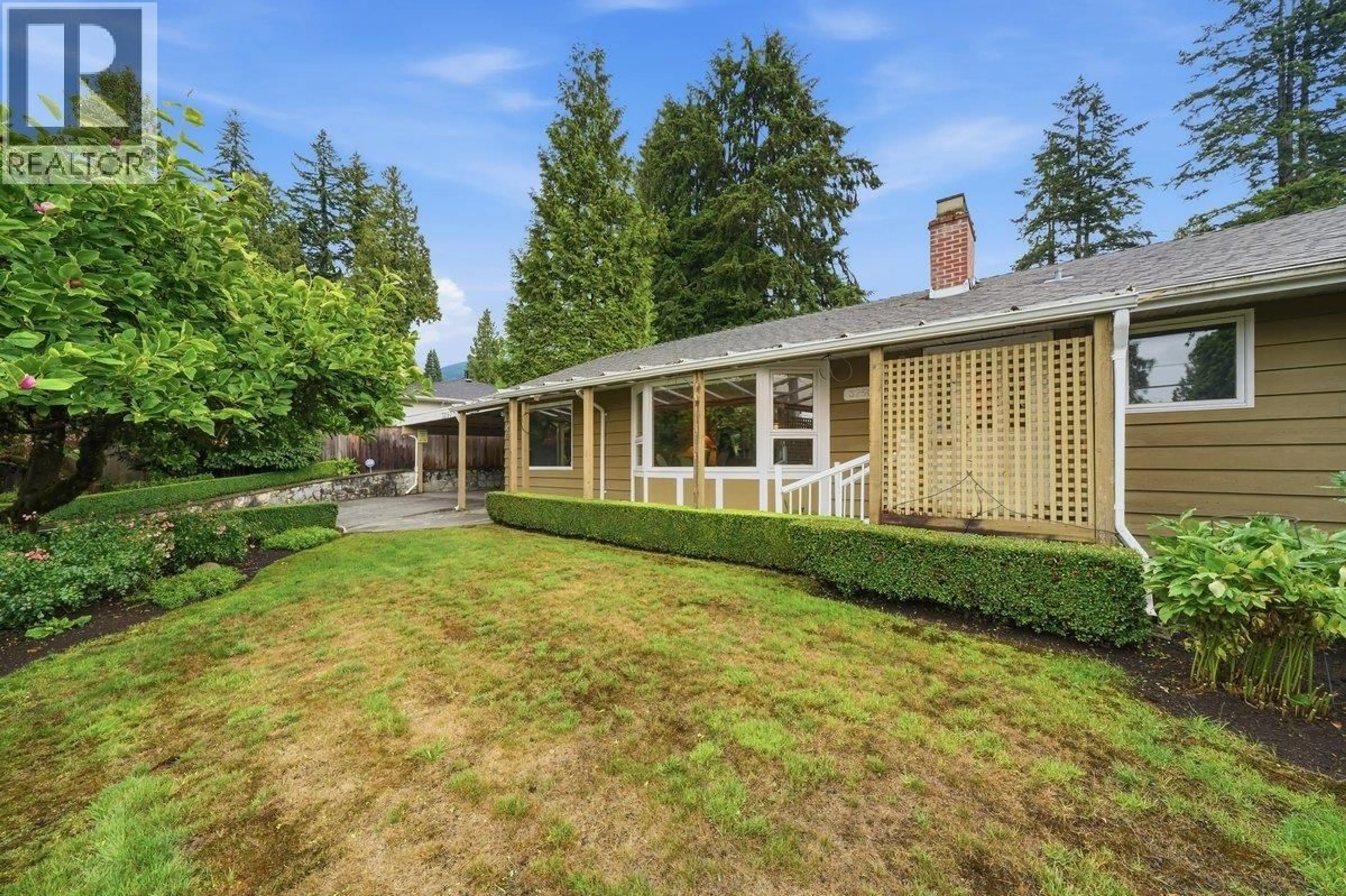 A pic from outside/outdoor area/front of a property/back of a property/a pic from drone, unknown for 3250 DELBROOK AVENUE, North Vancouver British Columbia V7N3Y5