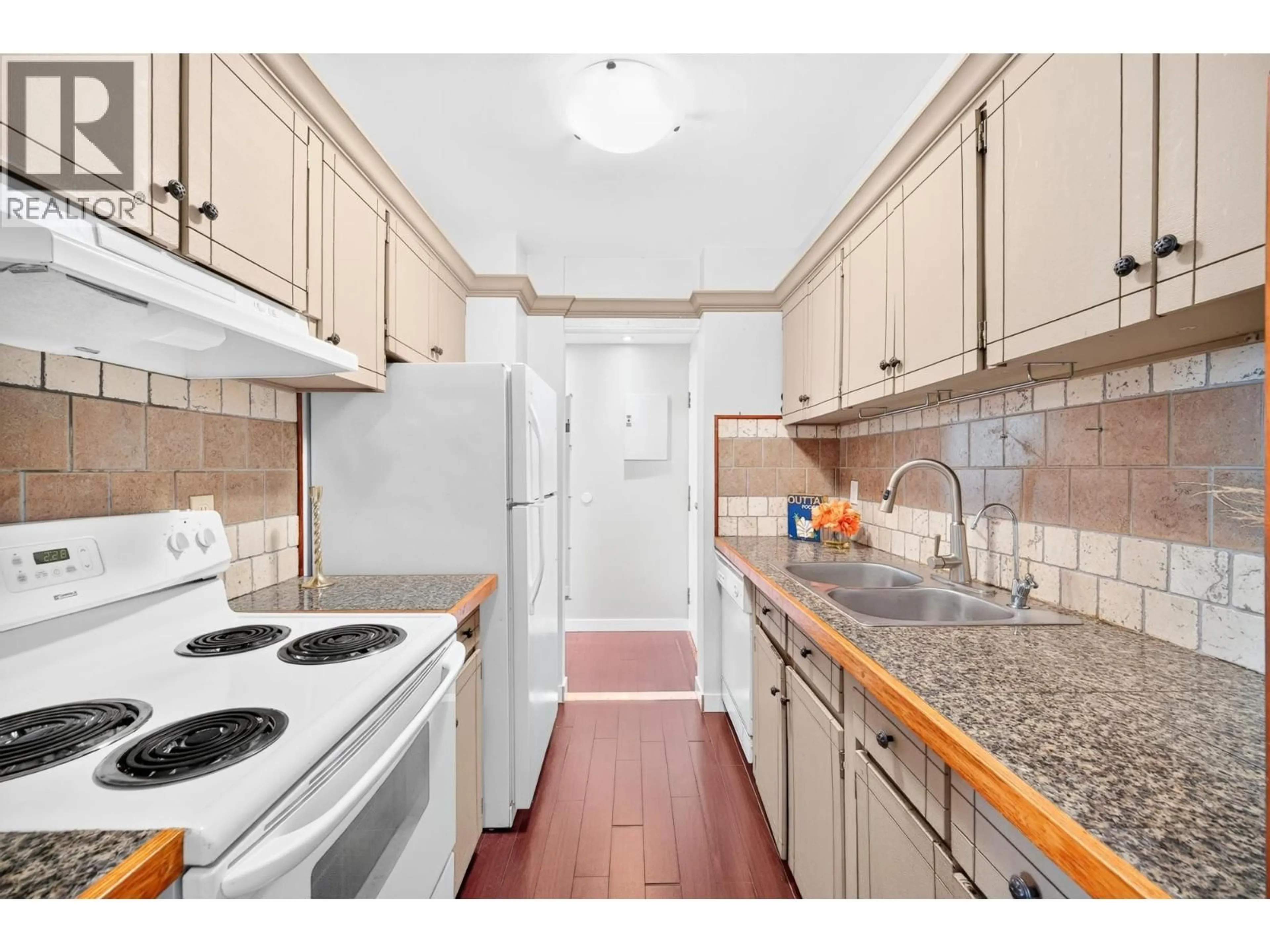 Standard kitchen, unknown for 1105 - 6759 WILLINGDON AVENUE, Burnaby British Columbia V5H3Y9