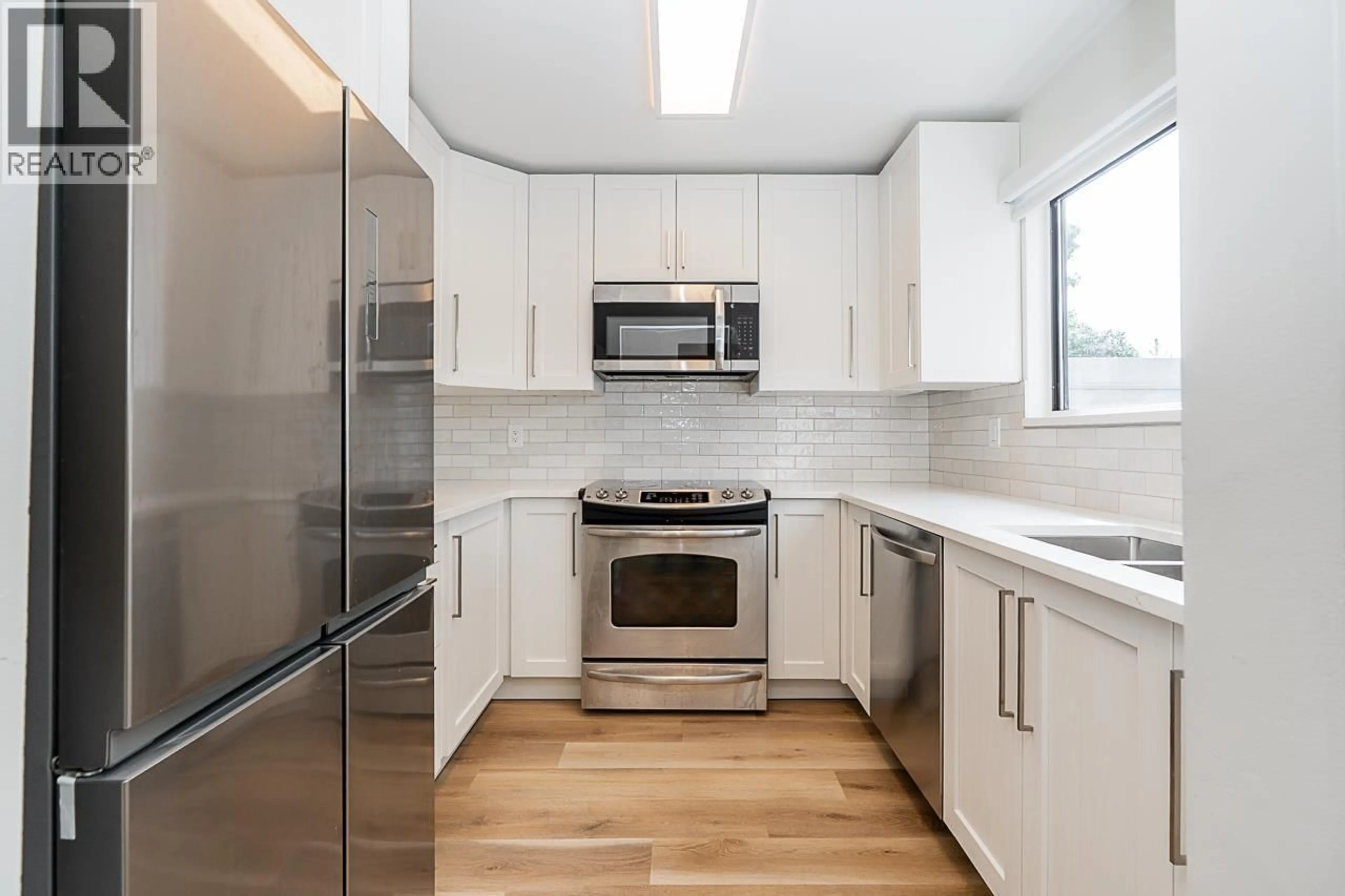 Standard kitchen, unknown for 3363 SEFTON STREET, Port Coquitlam British Columbia V3B5C9