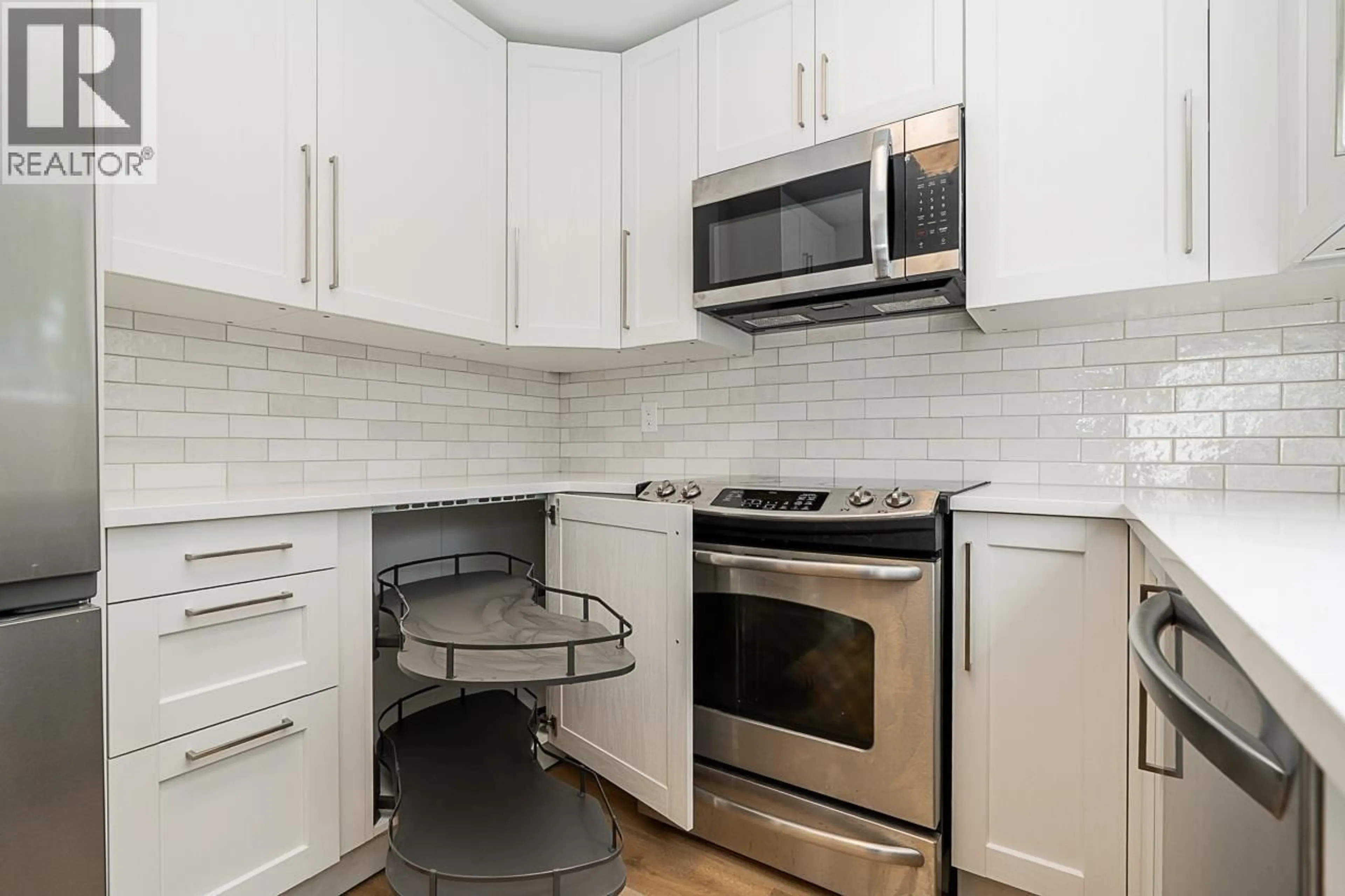 Standard kitchen, unknown for 3363 SEFTON STREET, Port Coquitlam British Columbia V3B5C9