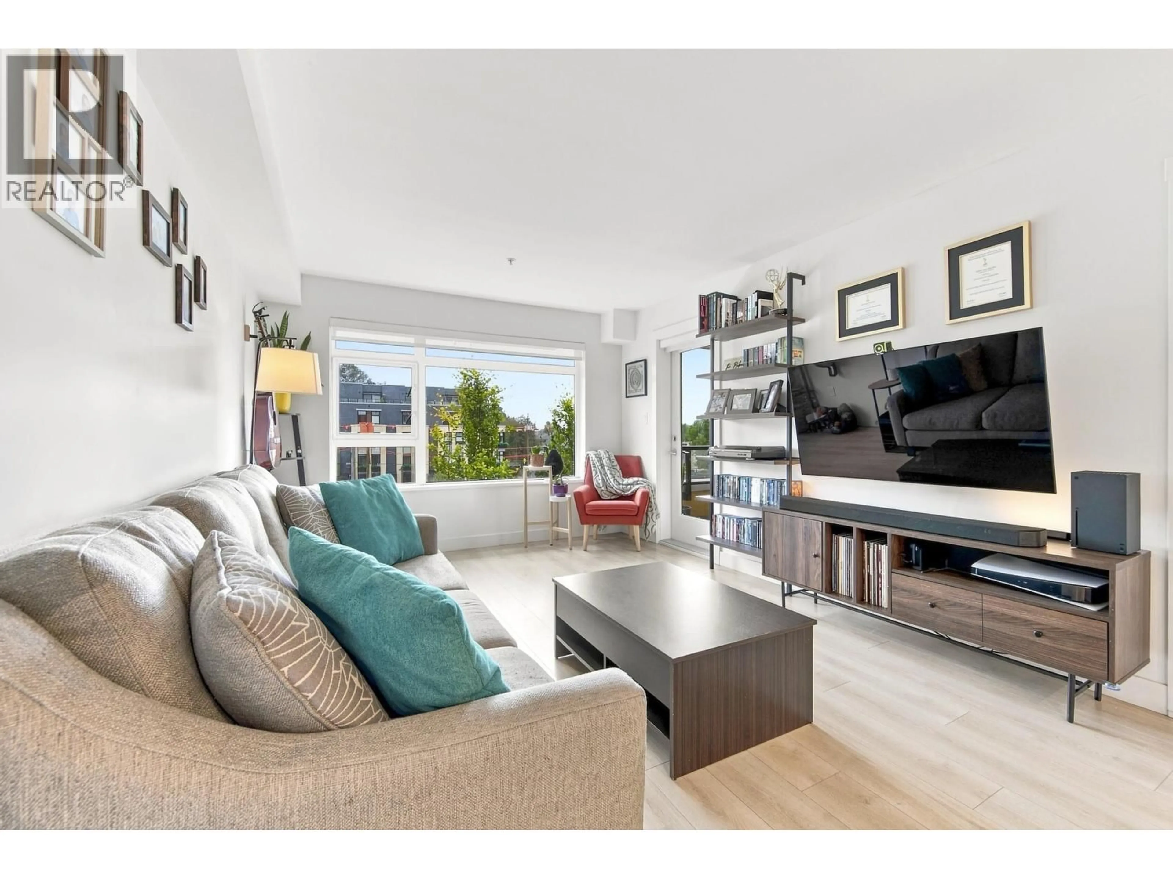 Living room with furniture, unknown for 305 - 1519 CROWN STREET, North Vancouver British Columbia V7J1G6