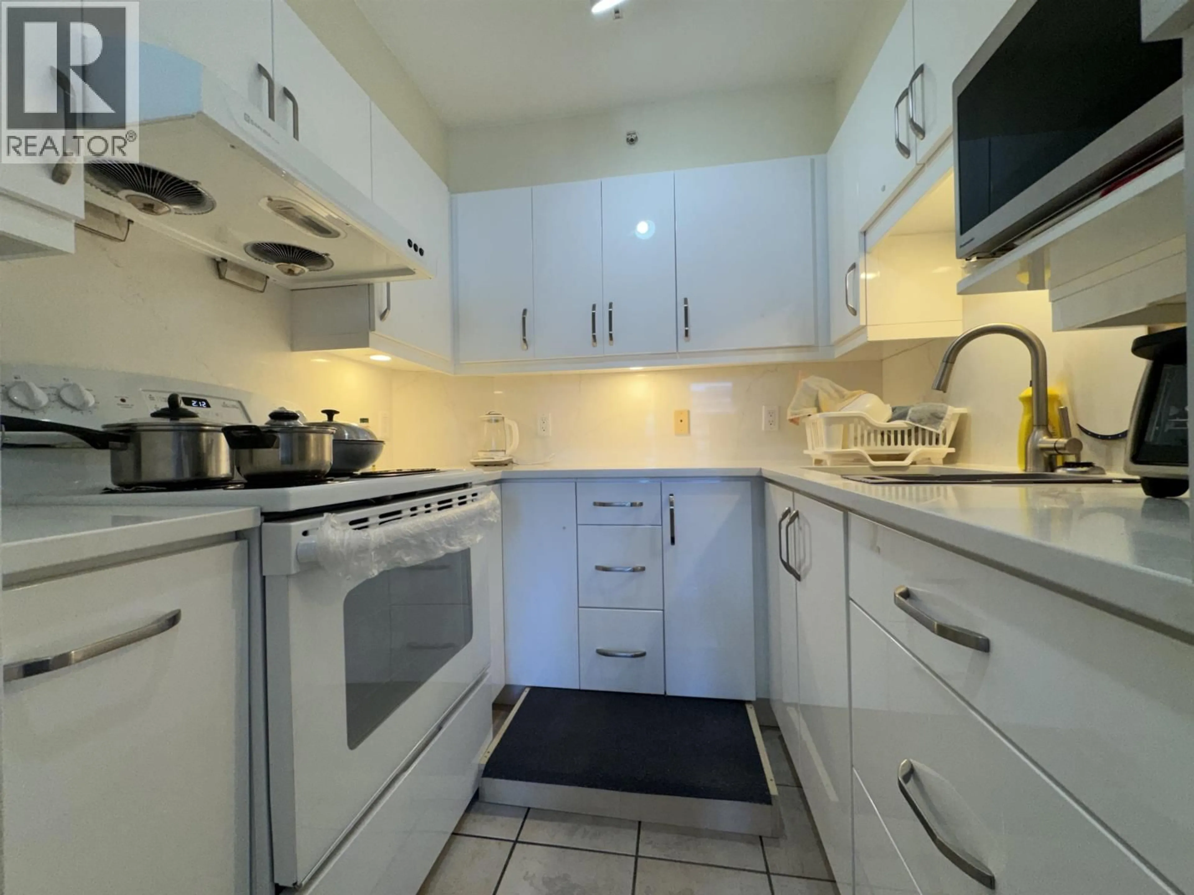 Standard kitchen, ceramic/tile floor for 1206 - 6119 COONEY ROAD, Richmond British Columbia V6Y4B7