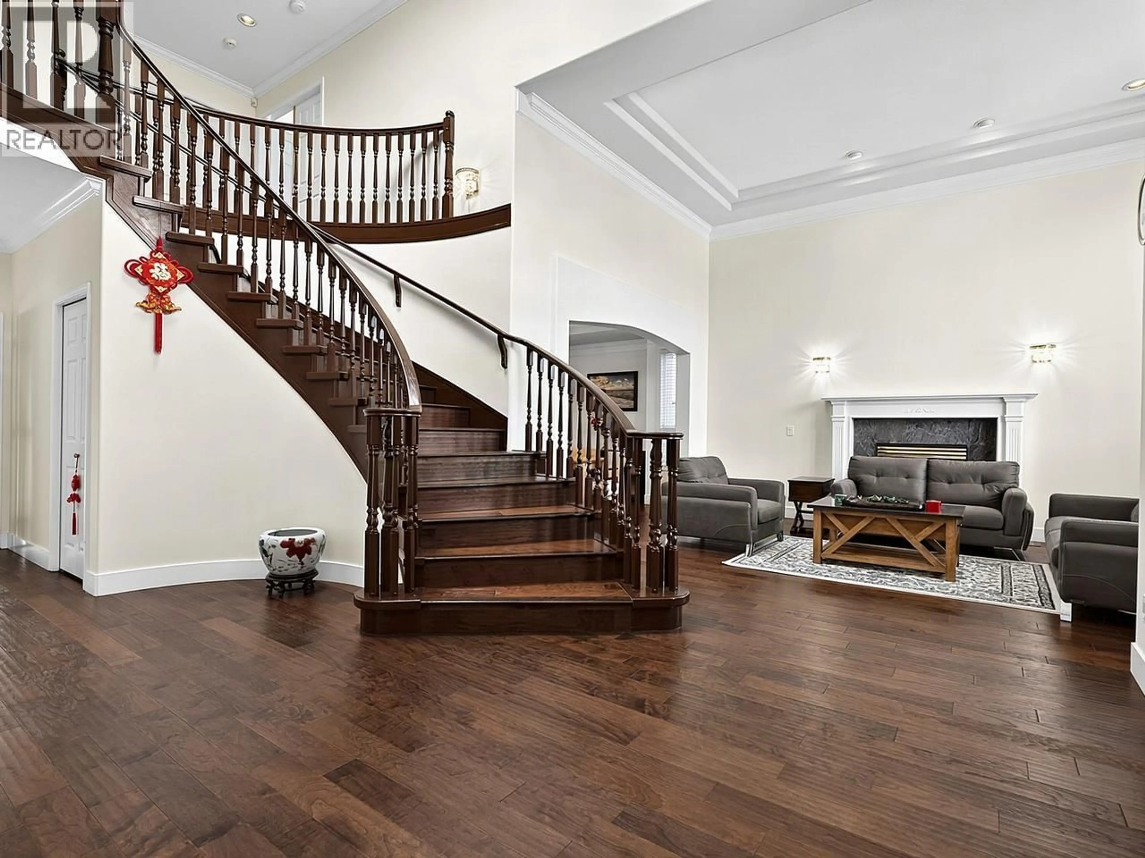 Indoor foyer for 3660 BARMOND AVENUE, Richmond British Columbia V7E1A3