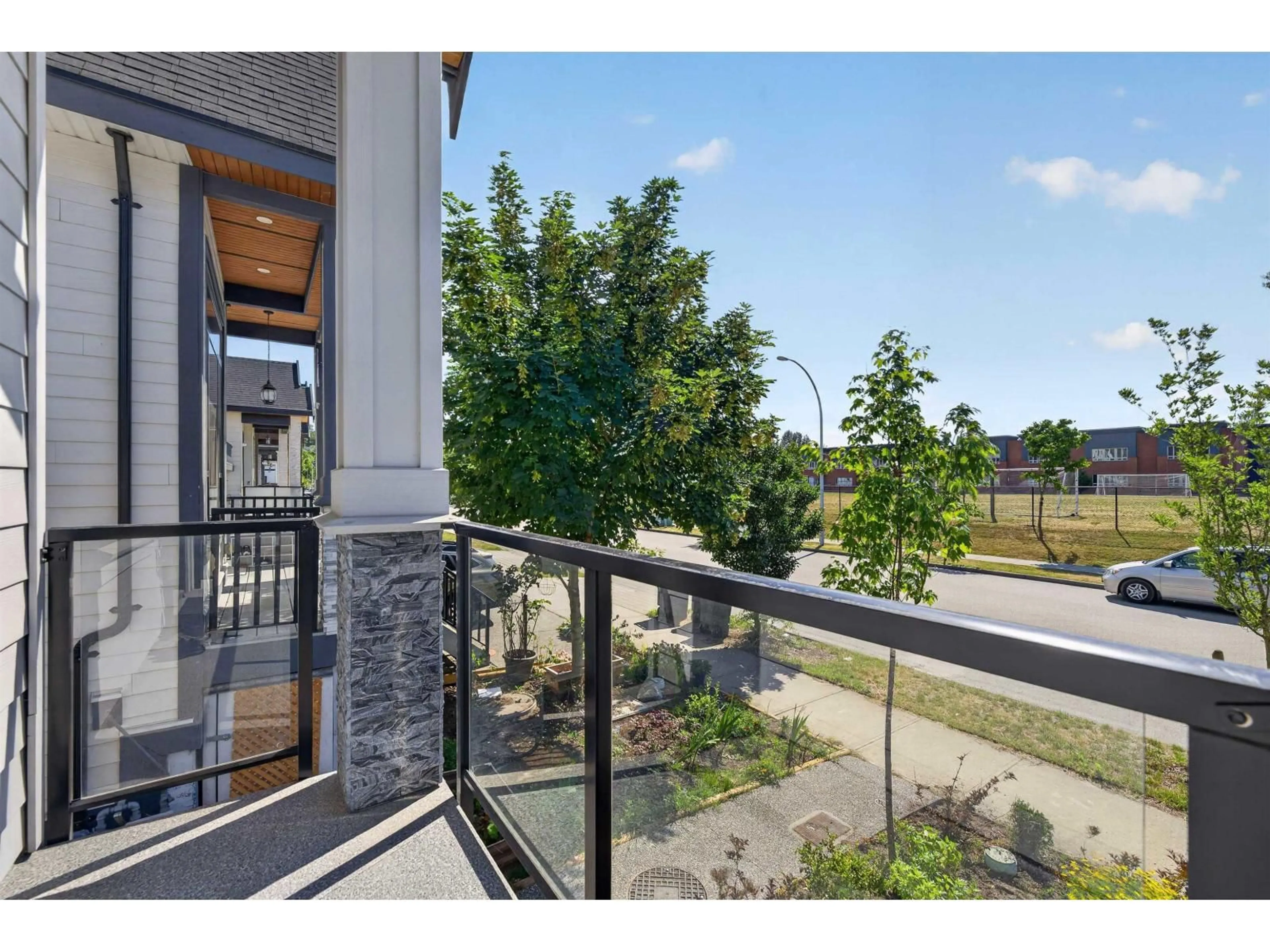 Patio, mountain view for 10628 124 STREET, Surrey British Columbia V3V0E2