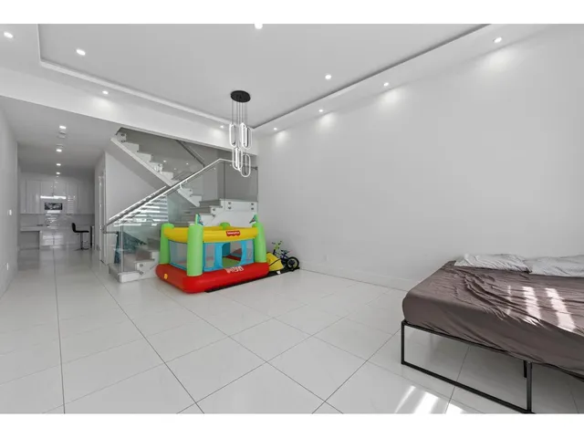10628 124 STREET, Surrey 5