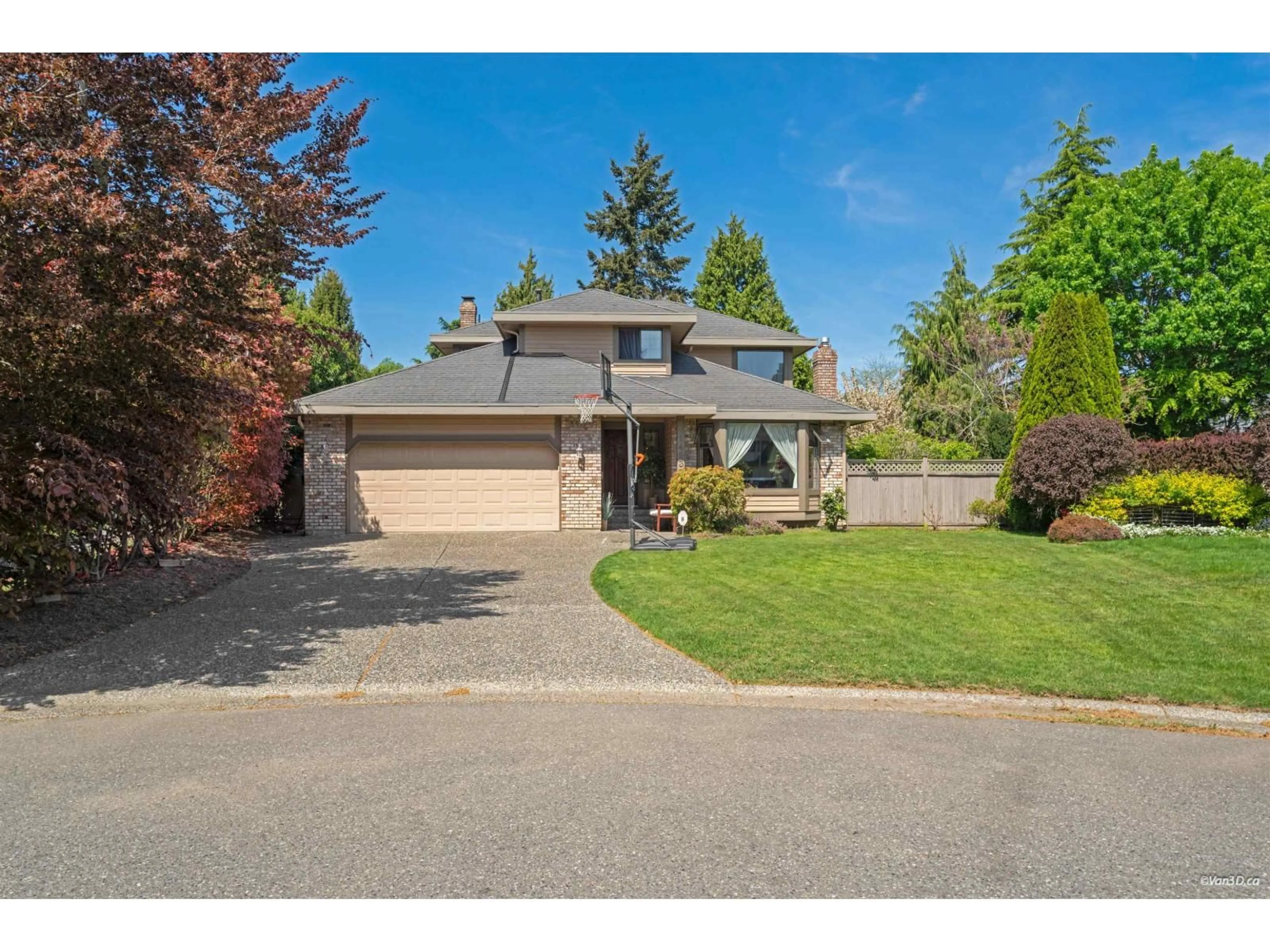 A pic from outside/outdoor area/front of a property/back of a property/a pic from drone, street for 14937 20A AVENUE, Surrey British Columbia V4A8G1