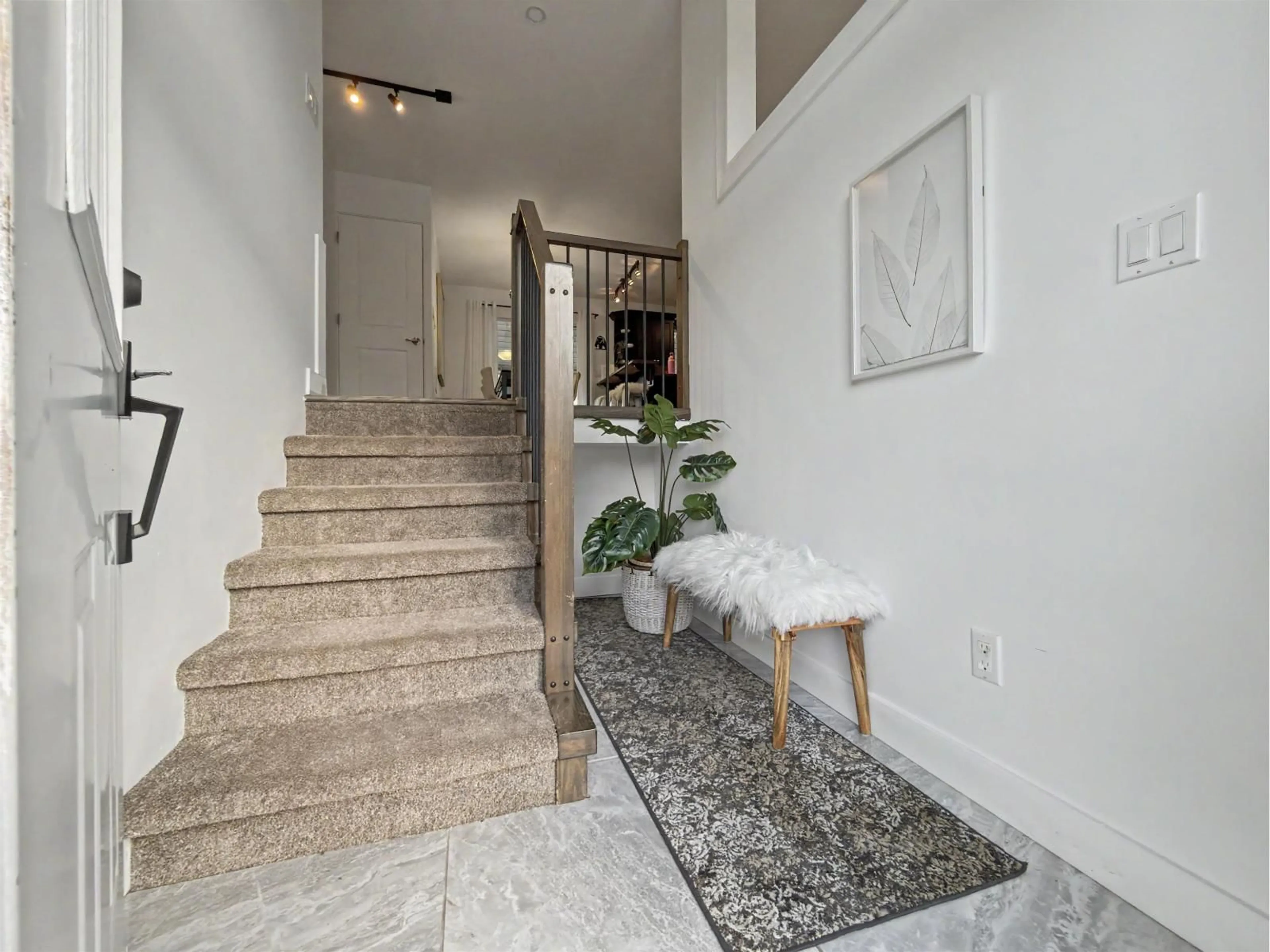 Indoor entryway for 650 PARK STREET, Hope British Columbia V0X1L0
