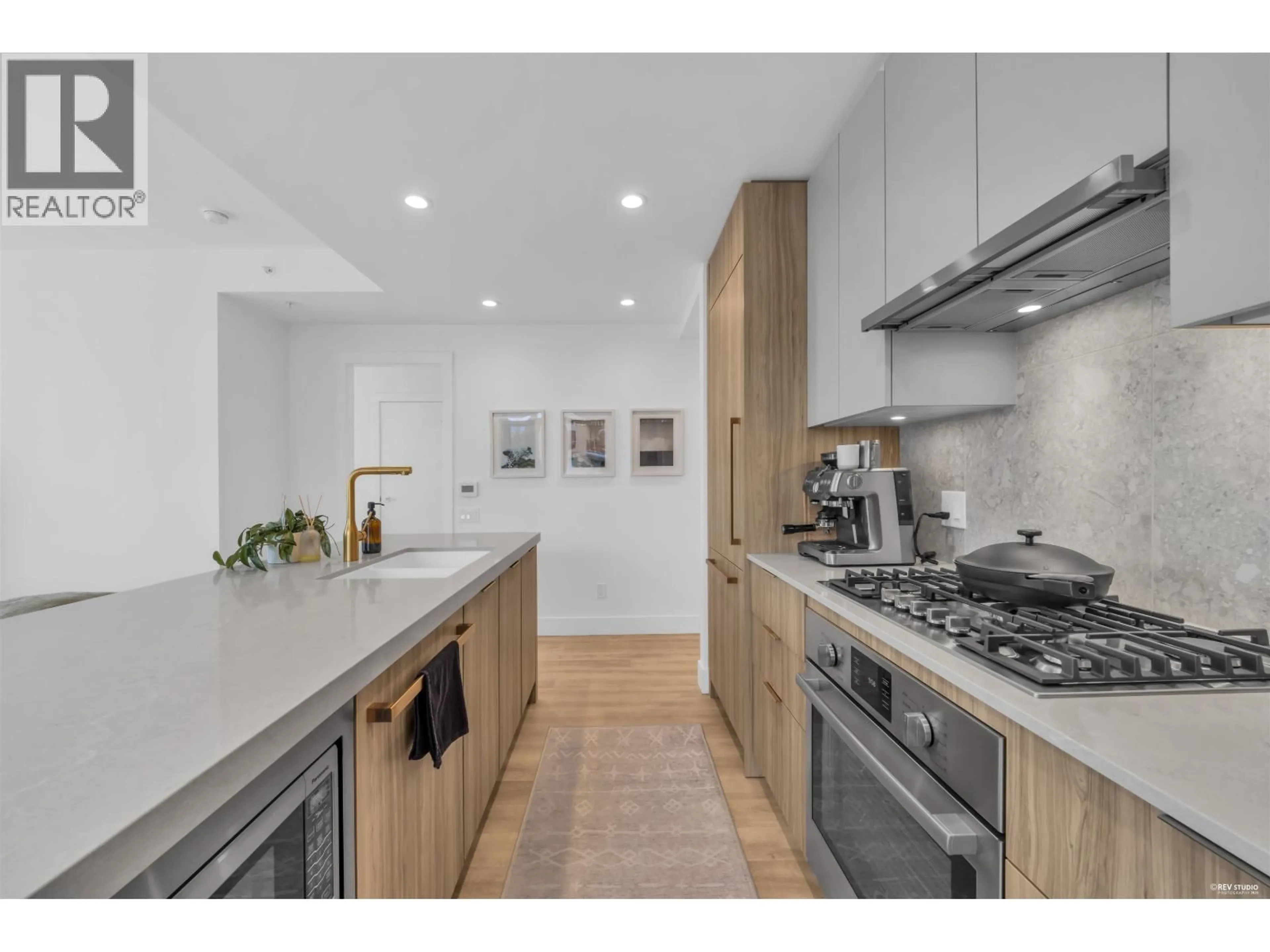 Open concept kitchen, unknown for 306 - 2325 EMERY COURT, North Vancouver British Columbia V7J0E8