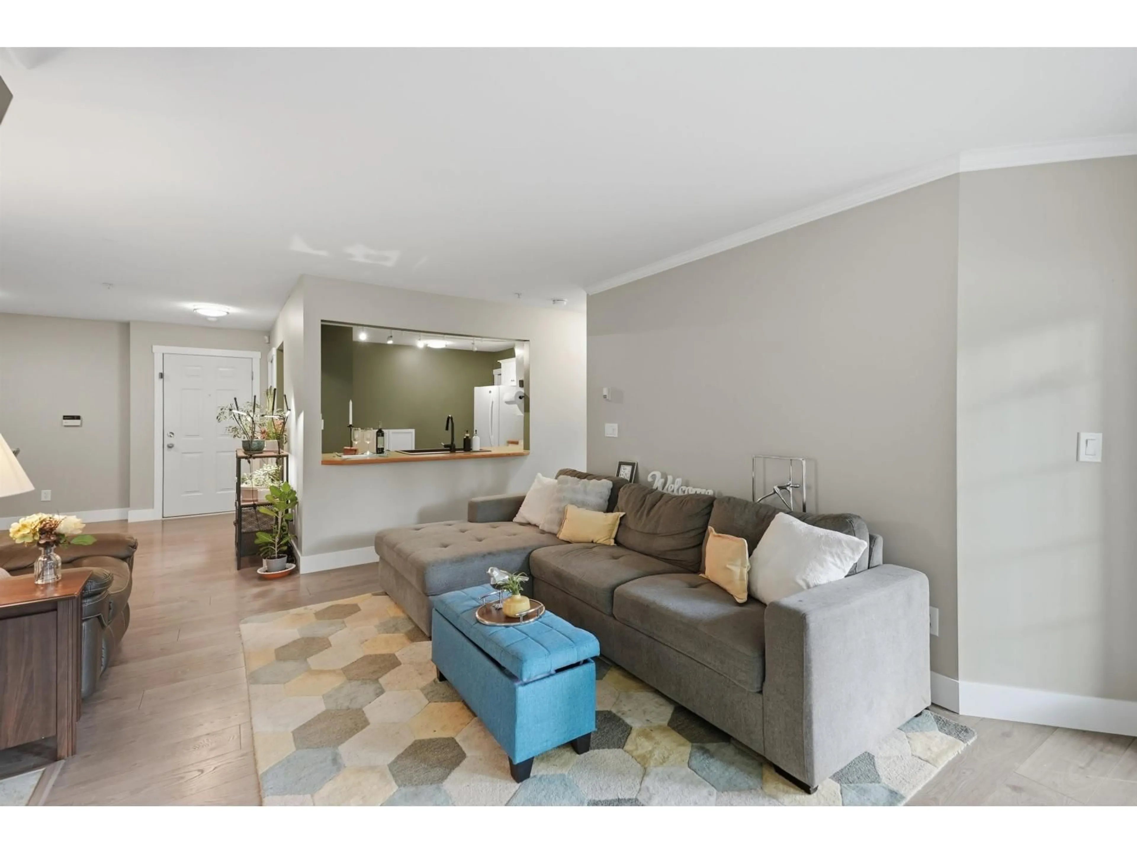 Living room with furniture, unknown for 101 - 6557 121 STREET, Surrey British Columbia V3W1E7