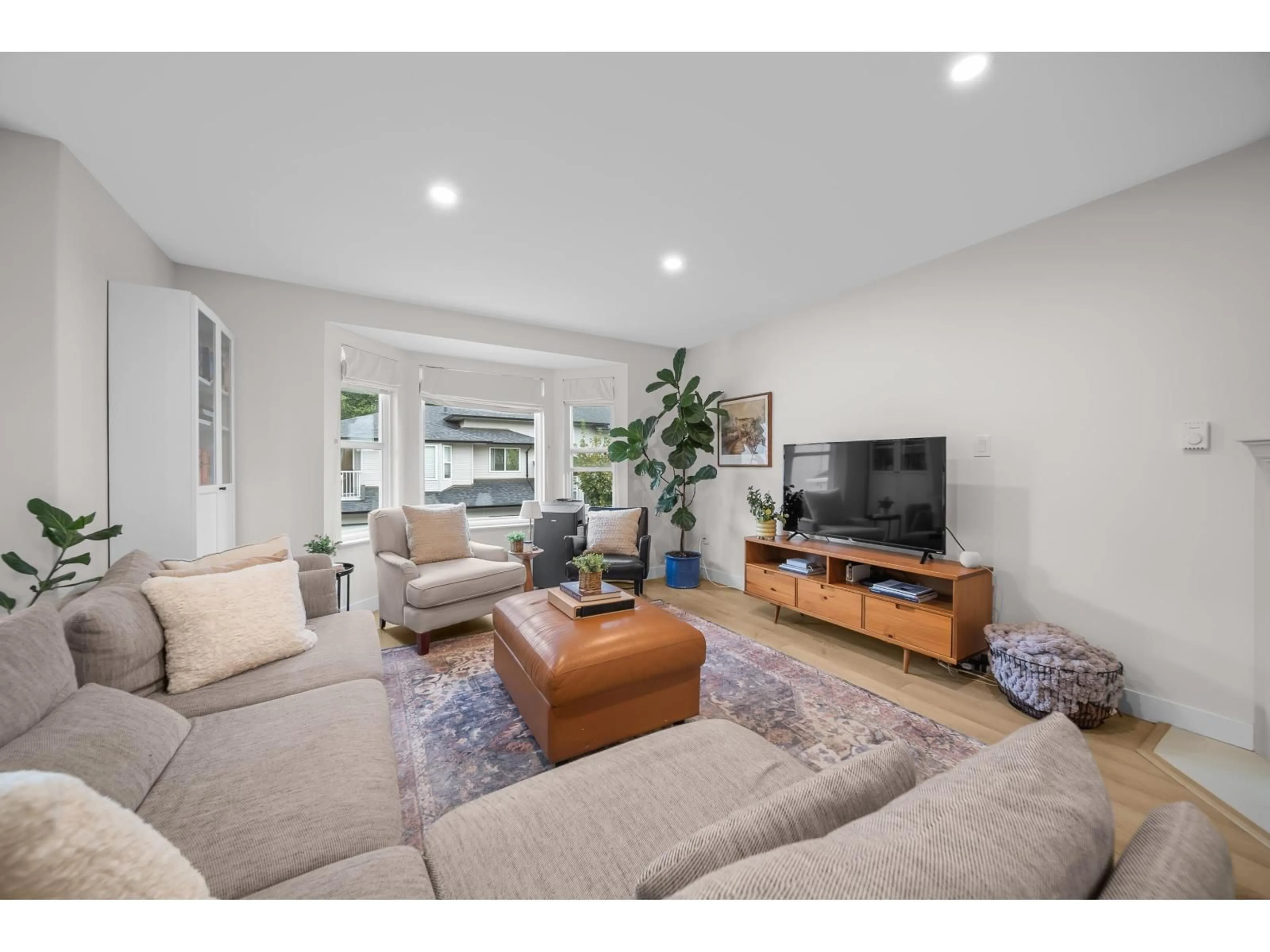 Living room with furniture, unknown for 23 - 34332 MACLURE ROAD, Abbotsford British Columbia V2S7S8