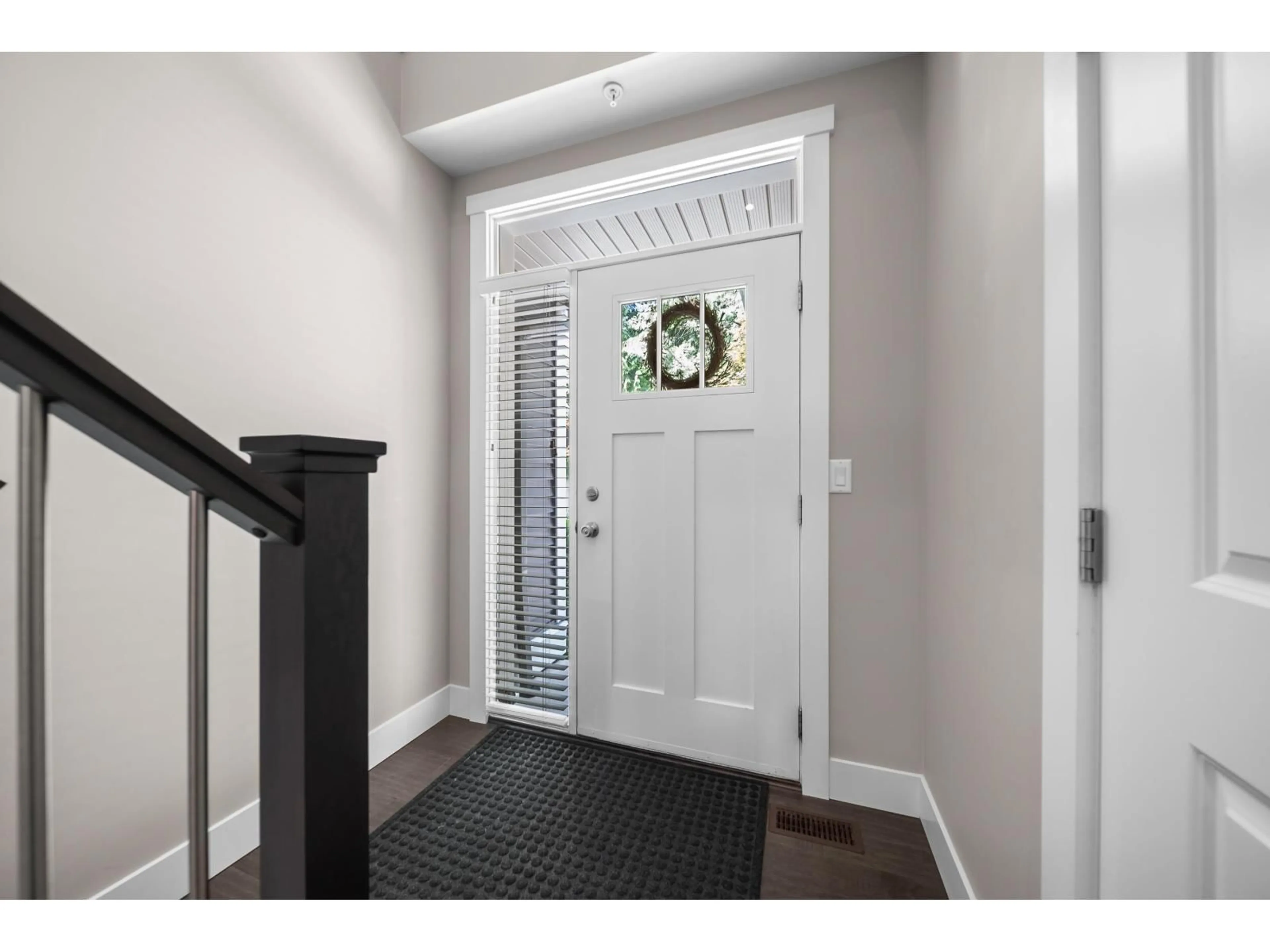 Indoor entryway for 23 - 35298 MARSHALL ROAD, Abbotsford British Columbia V3G0E2