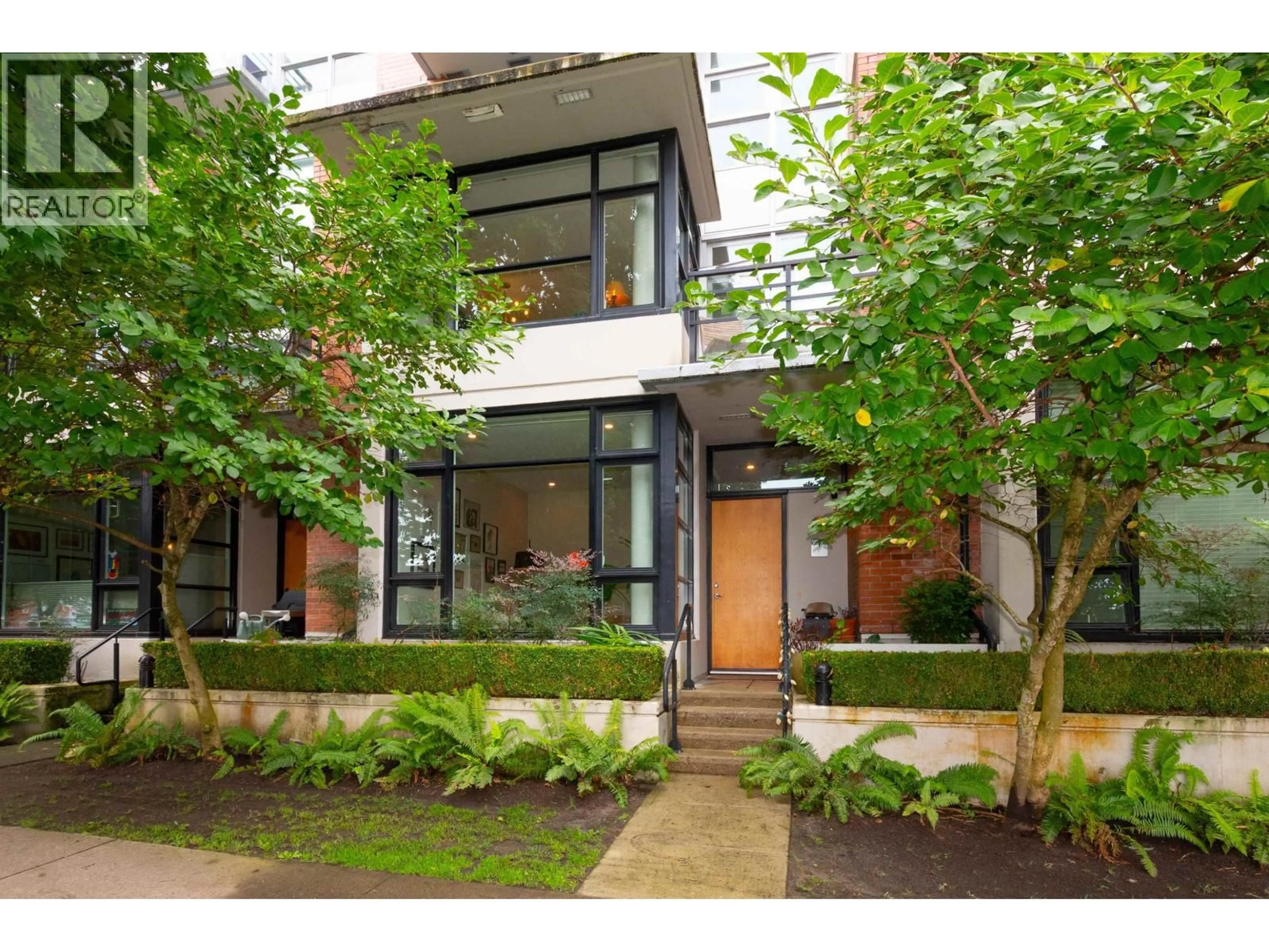 Unknown for 290 11TH AVENUE, Vancouver British Columbia V5T2C3