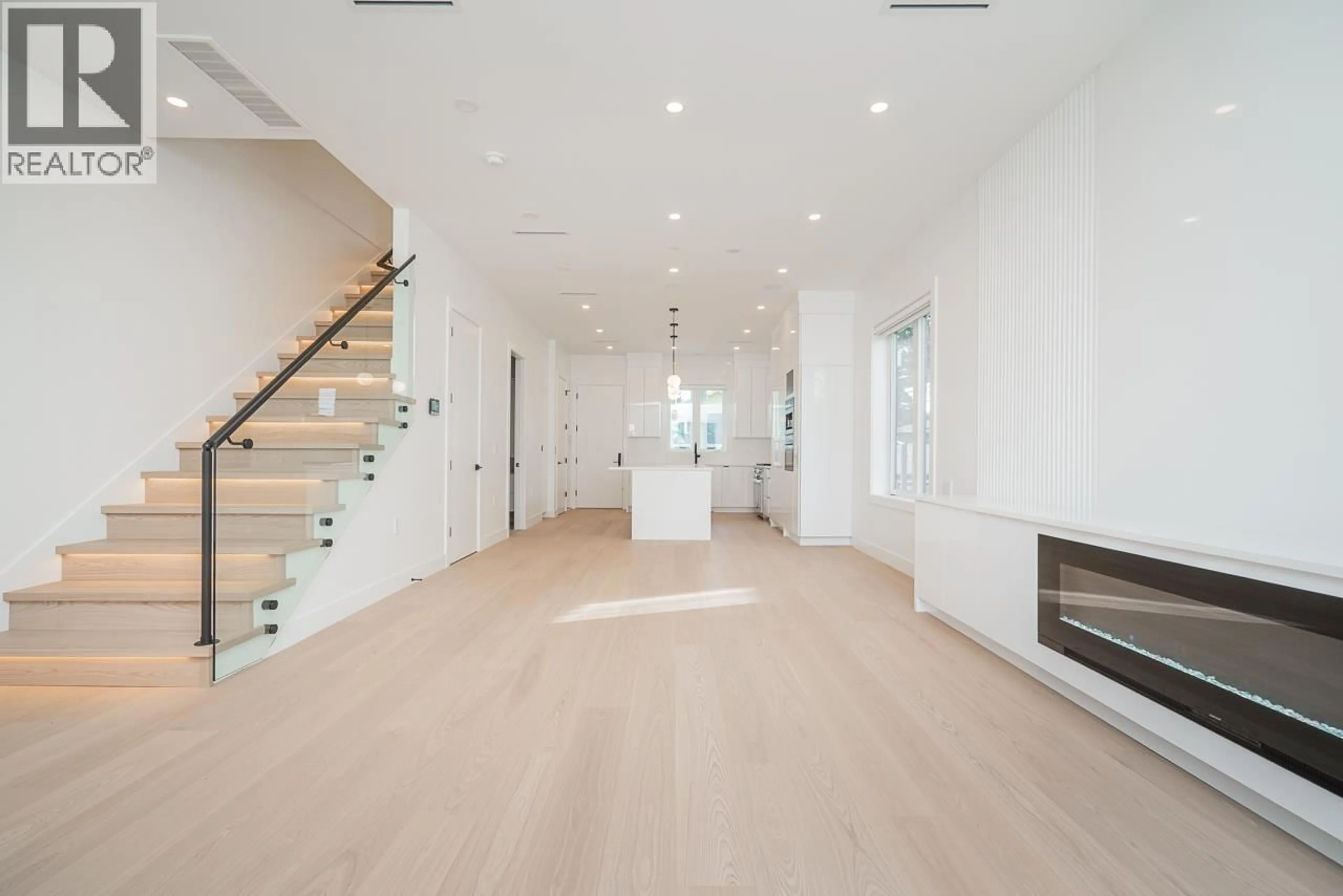 Indoor foyer for 2621 MCBAIN AVENUE, Vancouver British Columbia V6L2C7