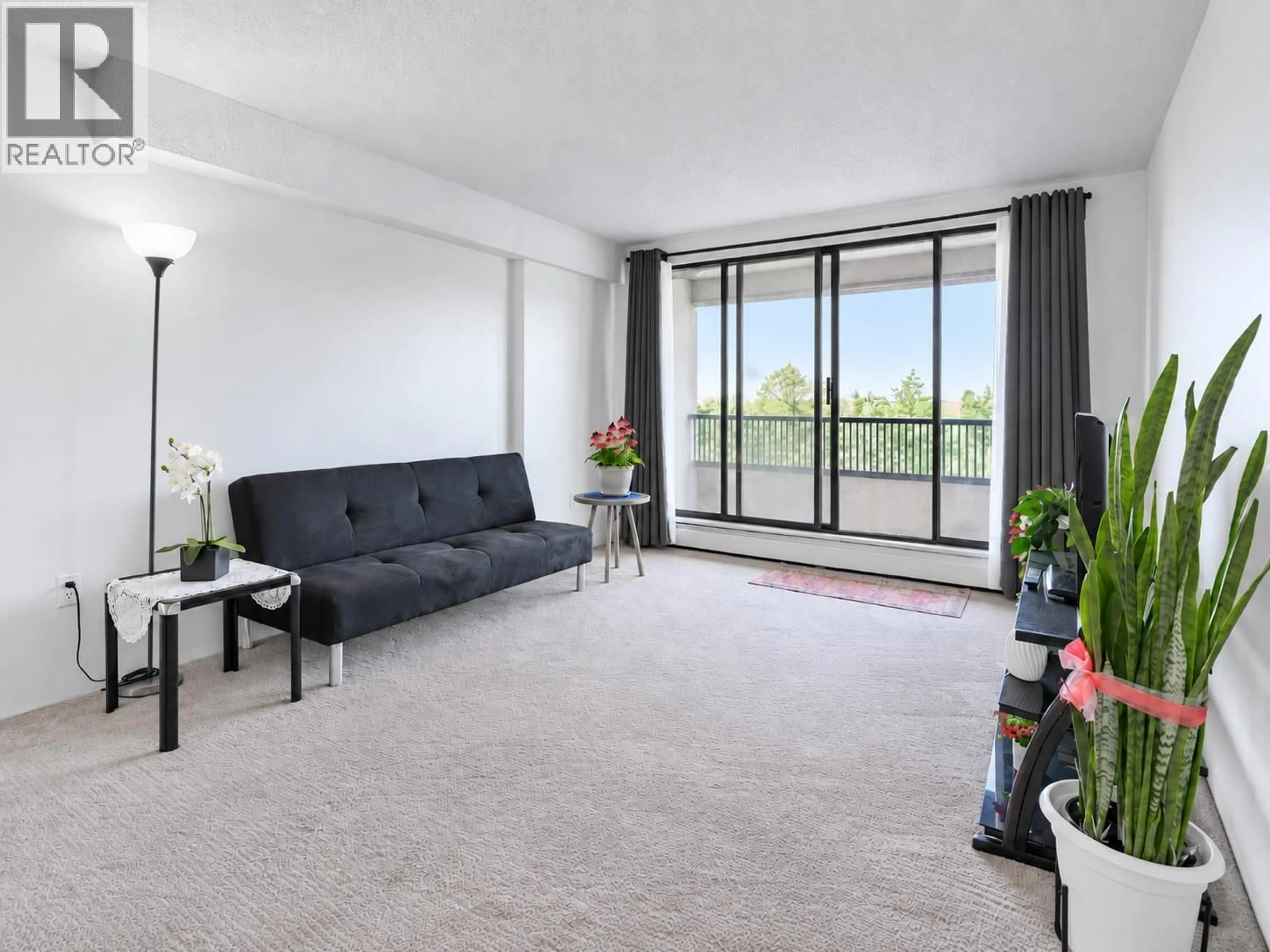 Living room with furniture, carpet floor for 1608 - 6595 WILLINGDON AVENUE, Burnaby British Columbia V5H4E5