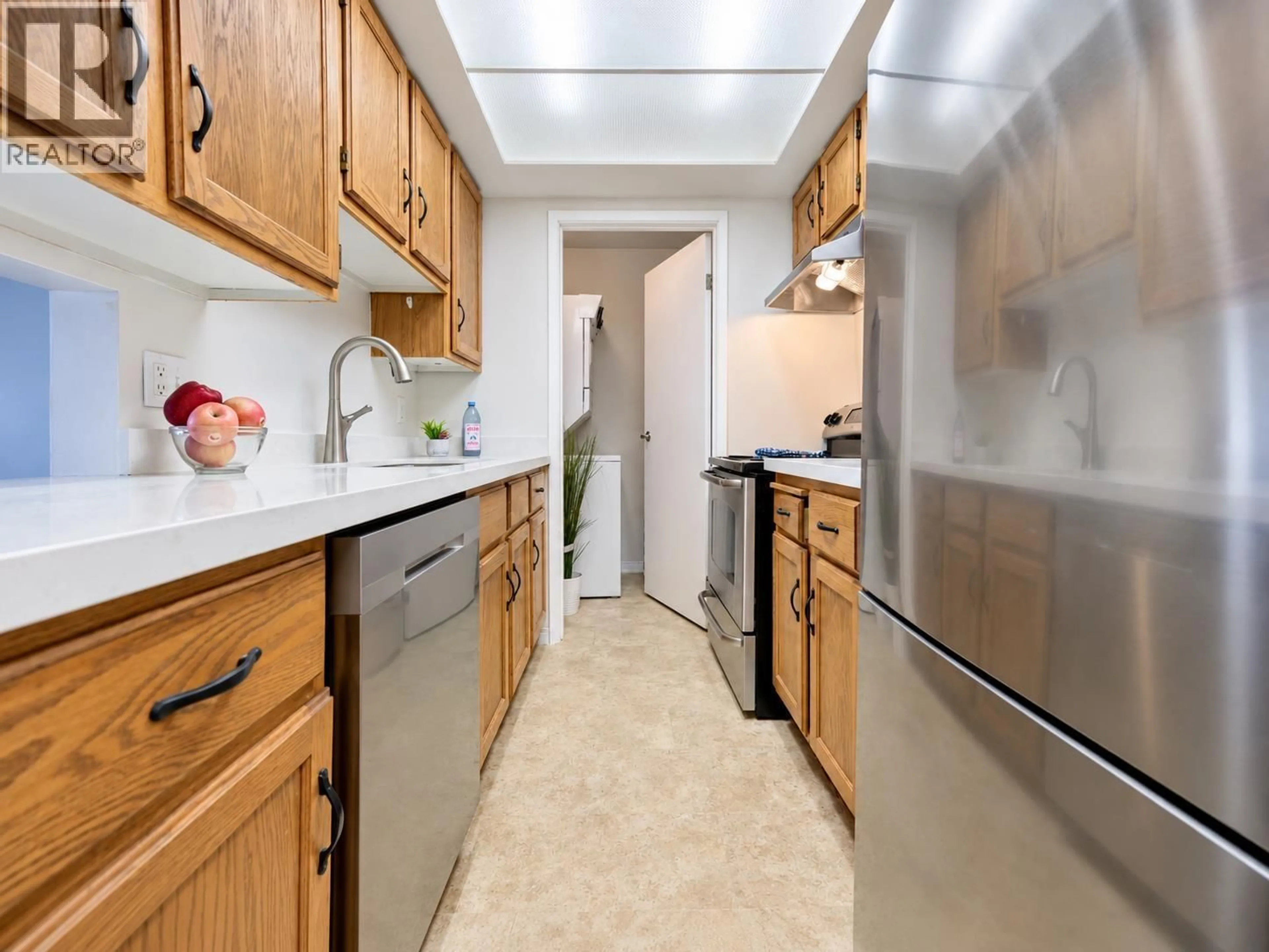 Standard kitchen, unknown for 1608 - 6595 WILLINGDON AVENUE, Burnaby British Columbia V5H4E5