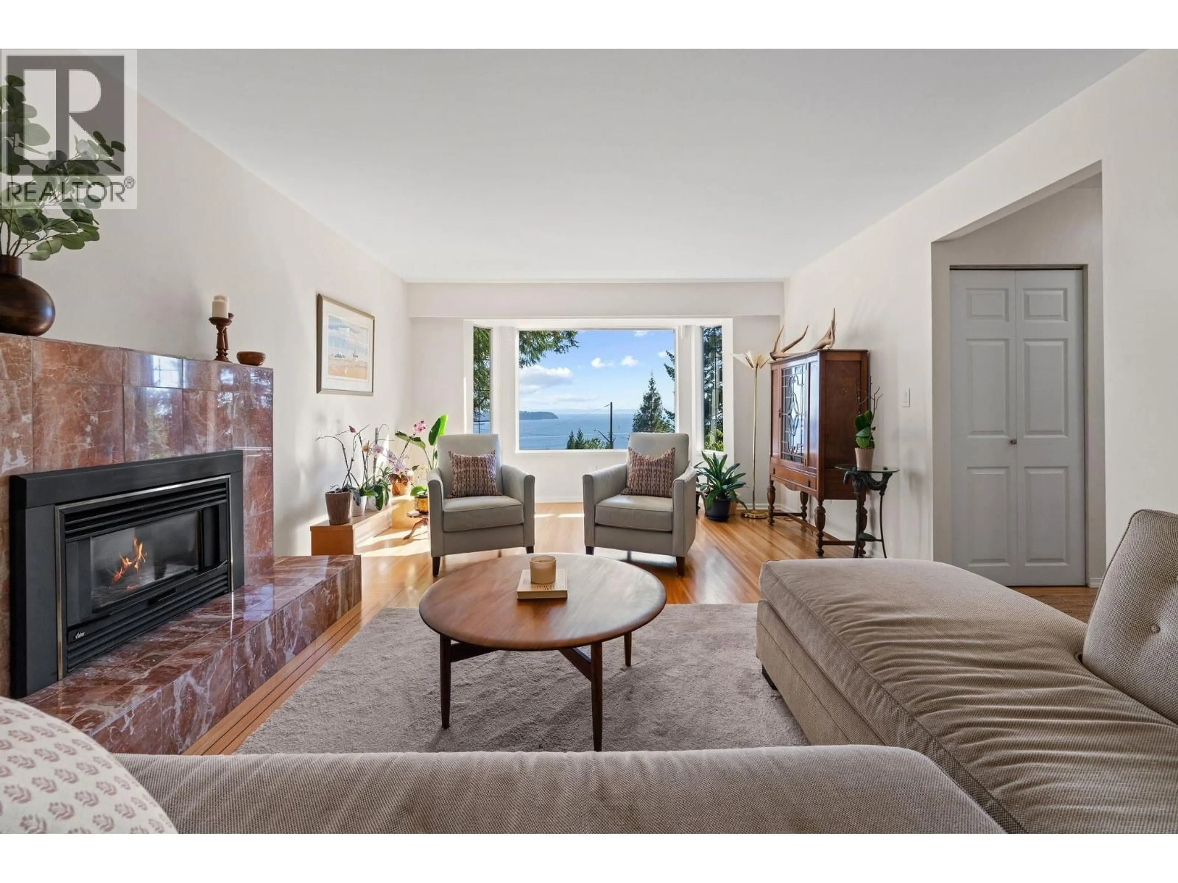Living room with furniture, unknown for 3845 SOUTHRIDGE AVENUE, West Vancouver British Columbia V7V3H9