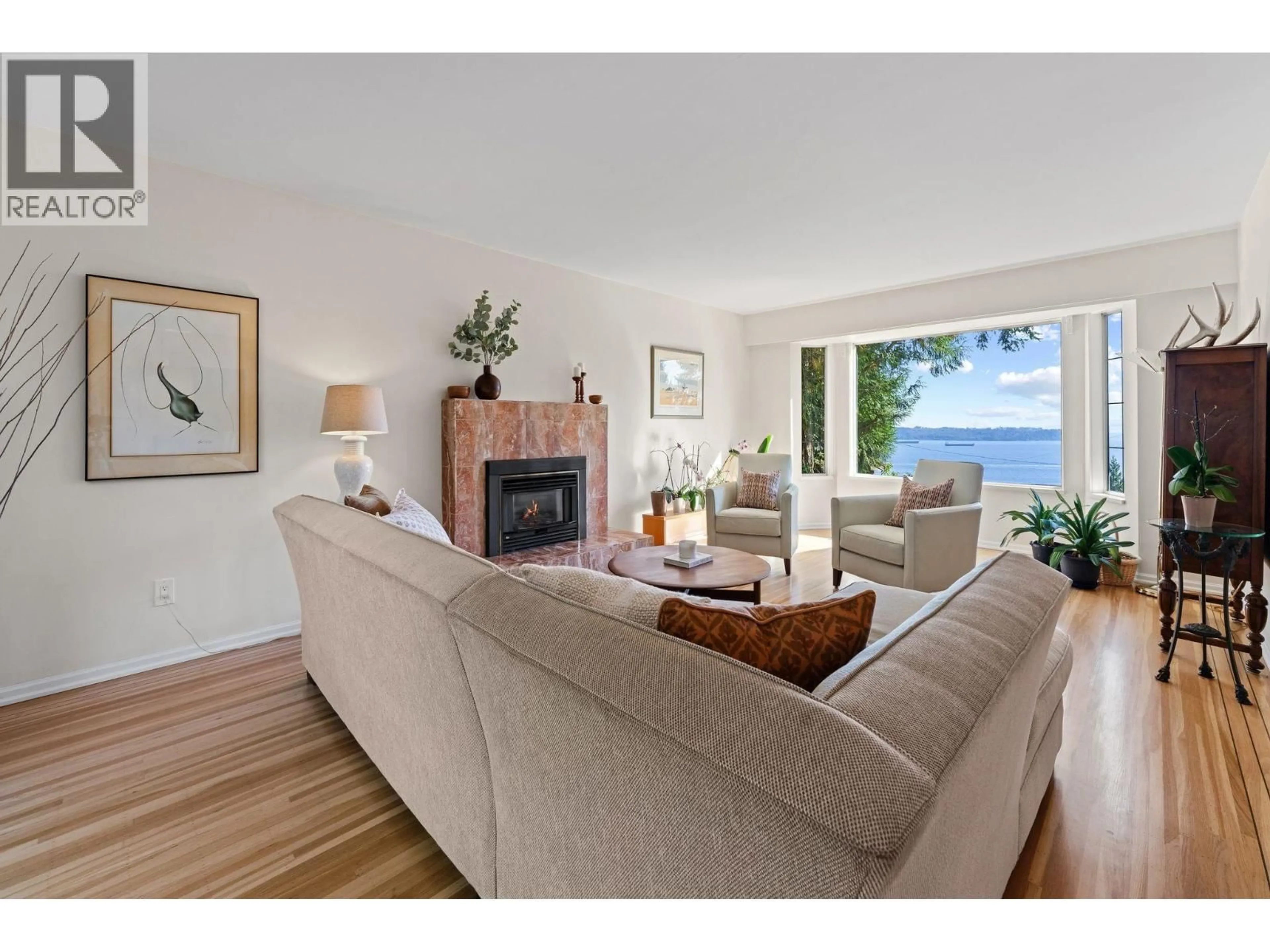 Living room with furniture, unknown for 3845 SOUTHRIDGE AVENUE, West Vancouver British Columbia V7V3H9