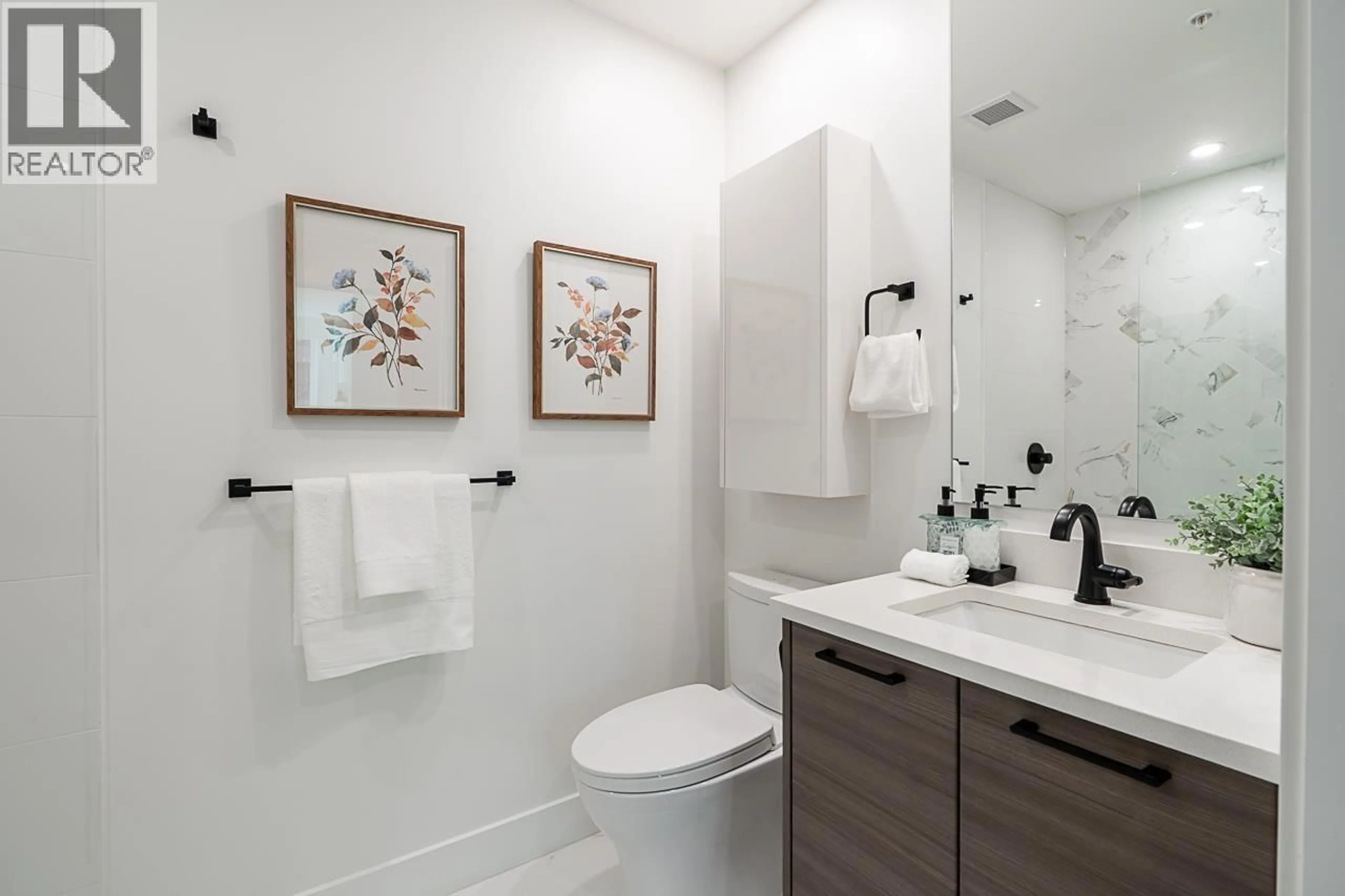 Standard bathroom, ceramic/tile floor for 202 - 422 LAKEWOOD DRIVE, Vancouver British Columbia V5L0E8