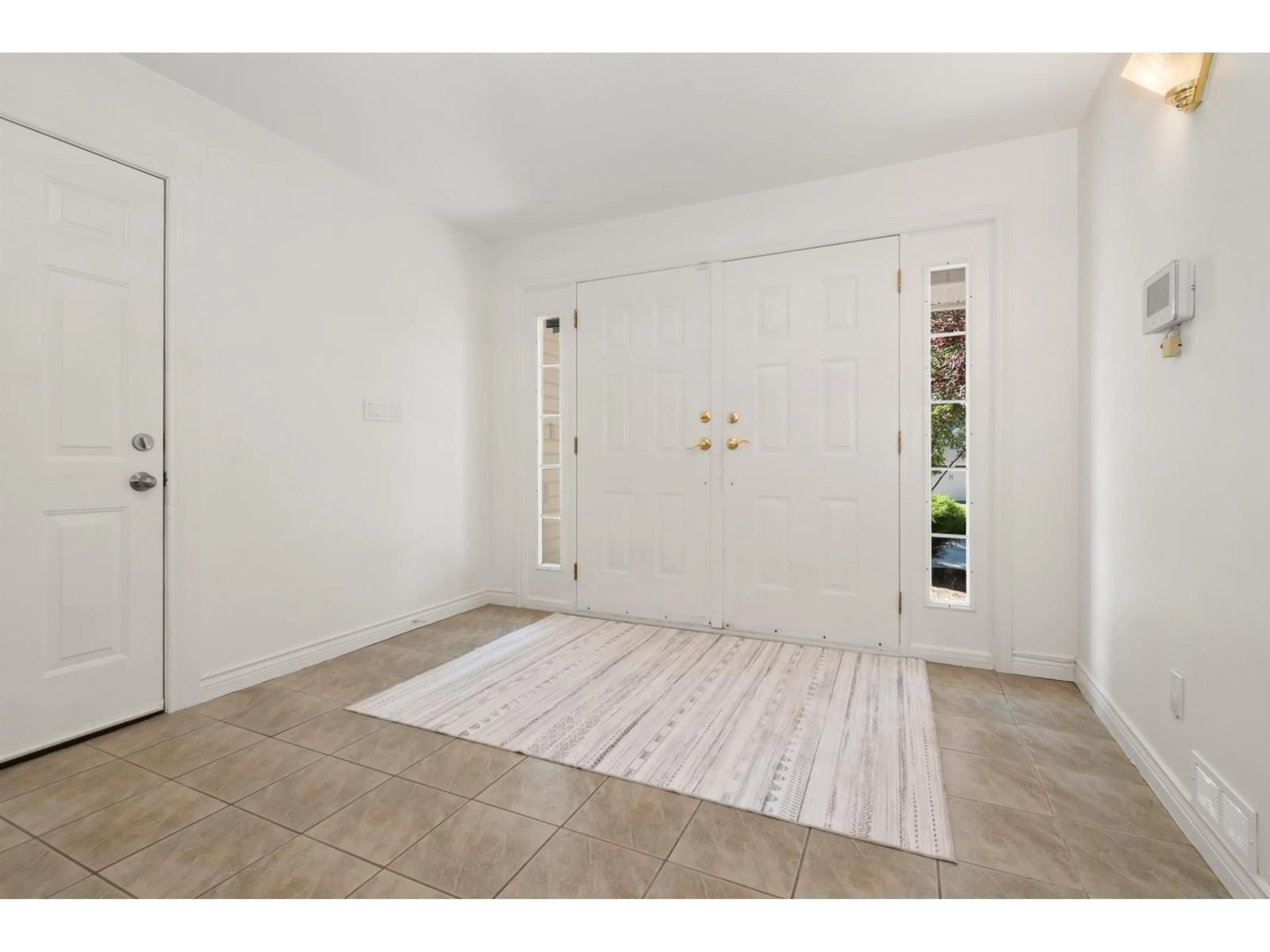 Indoor entryway for 5440 HIGHROAD CRESCENT, Chilliwack British Columbia V2R3Y1