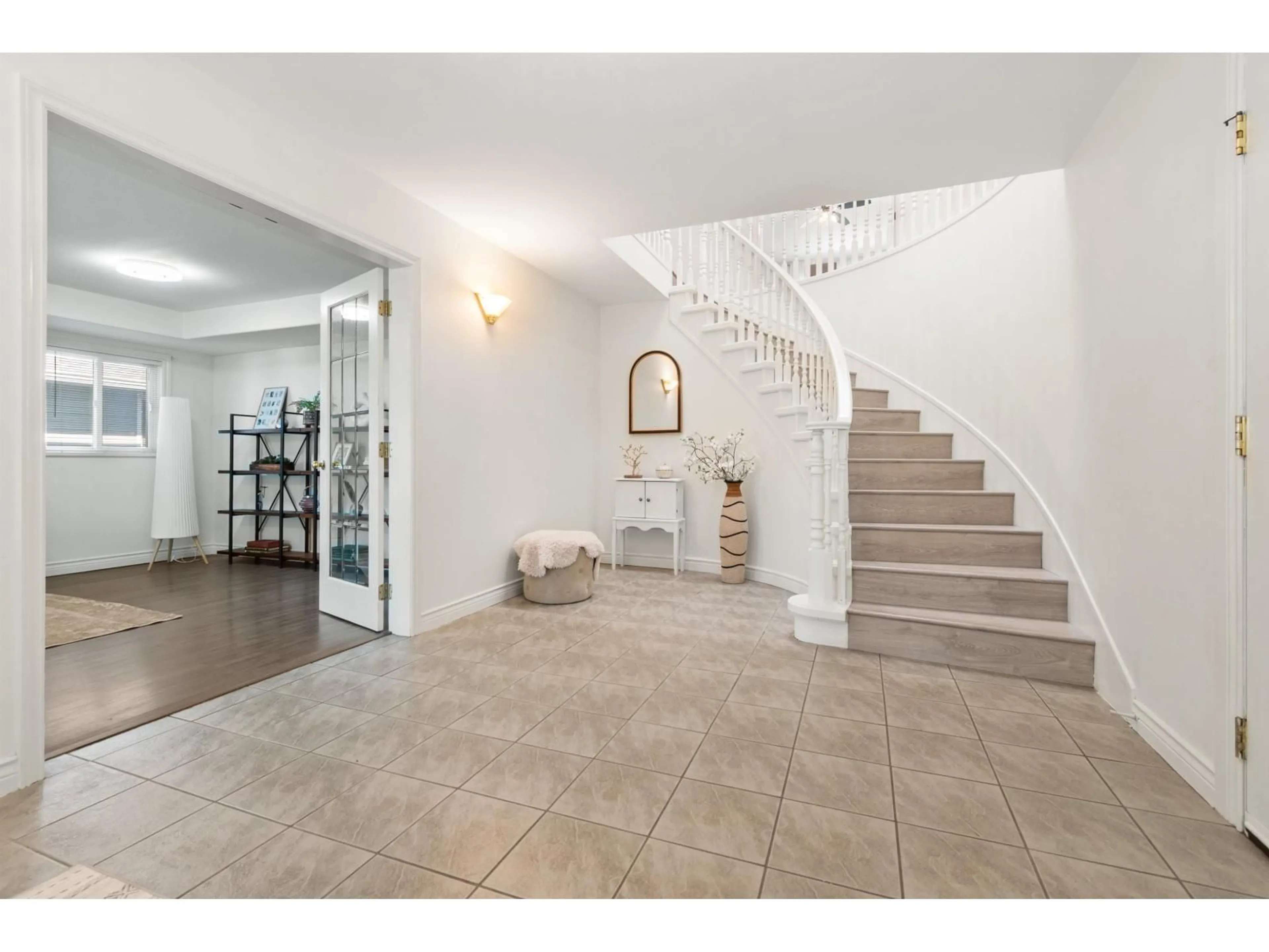 Indoor foyer for 5440 HIGHROAD CRESCENT, Chilliwack British Columbia V2R3Y1