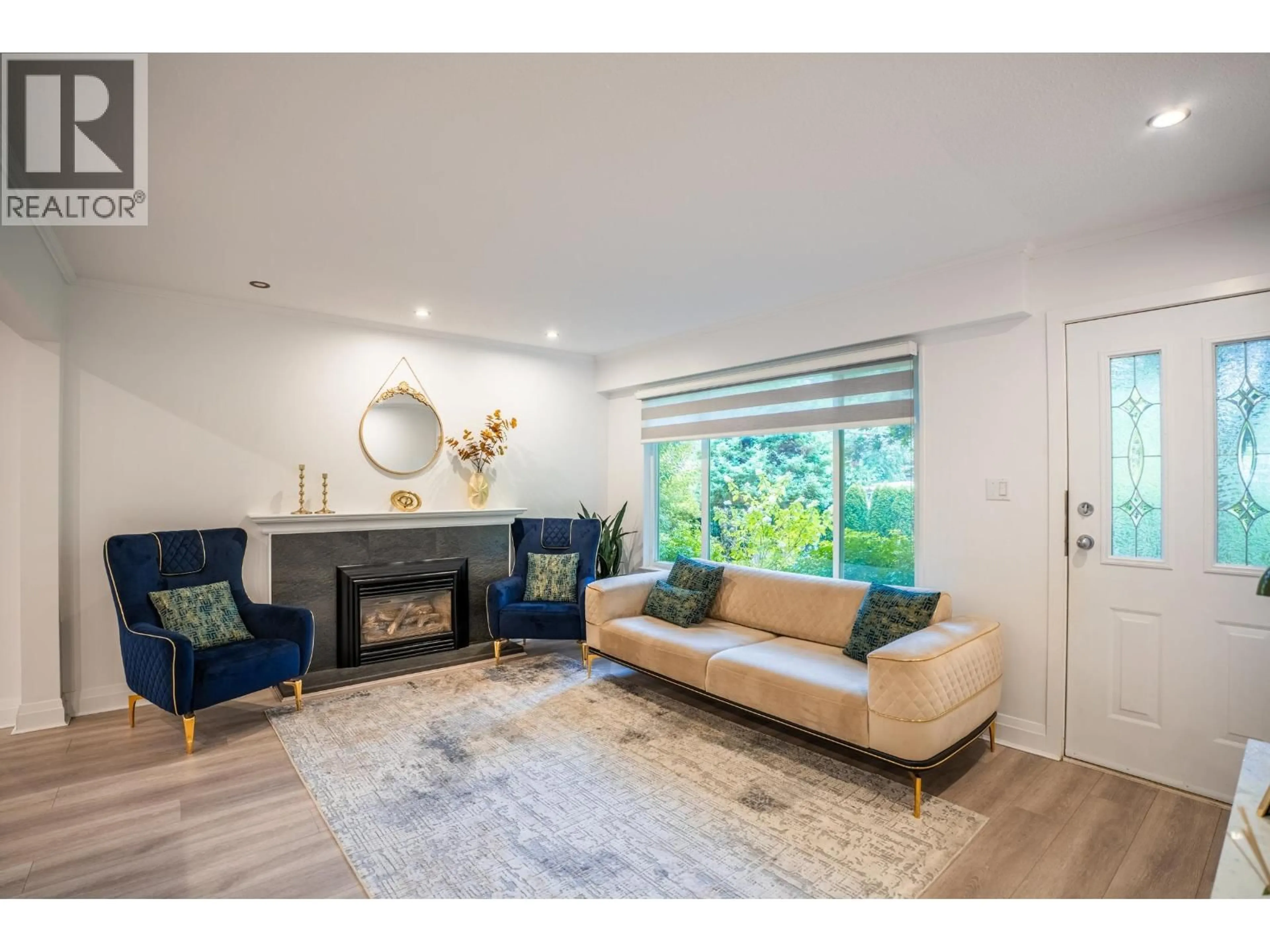 Living room with furniture, unknown for 20955 118 AVENUE, Maple Ridge British Columbia V2X2M6
