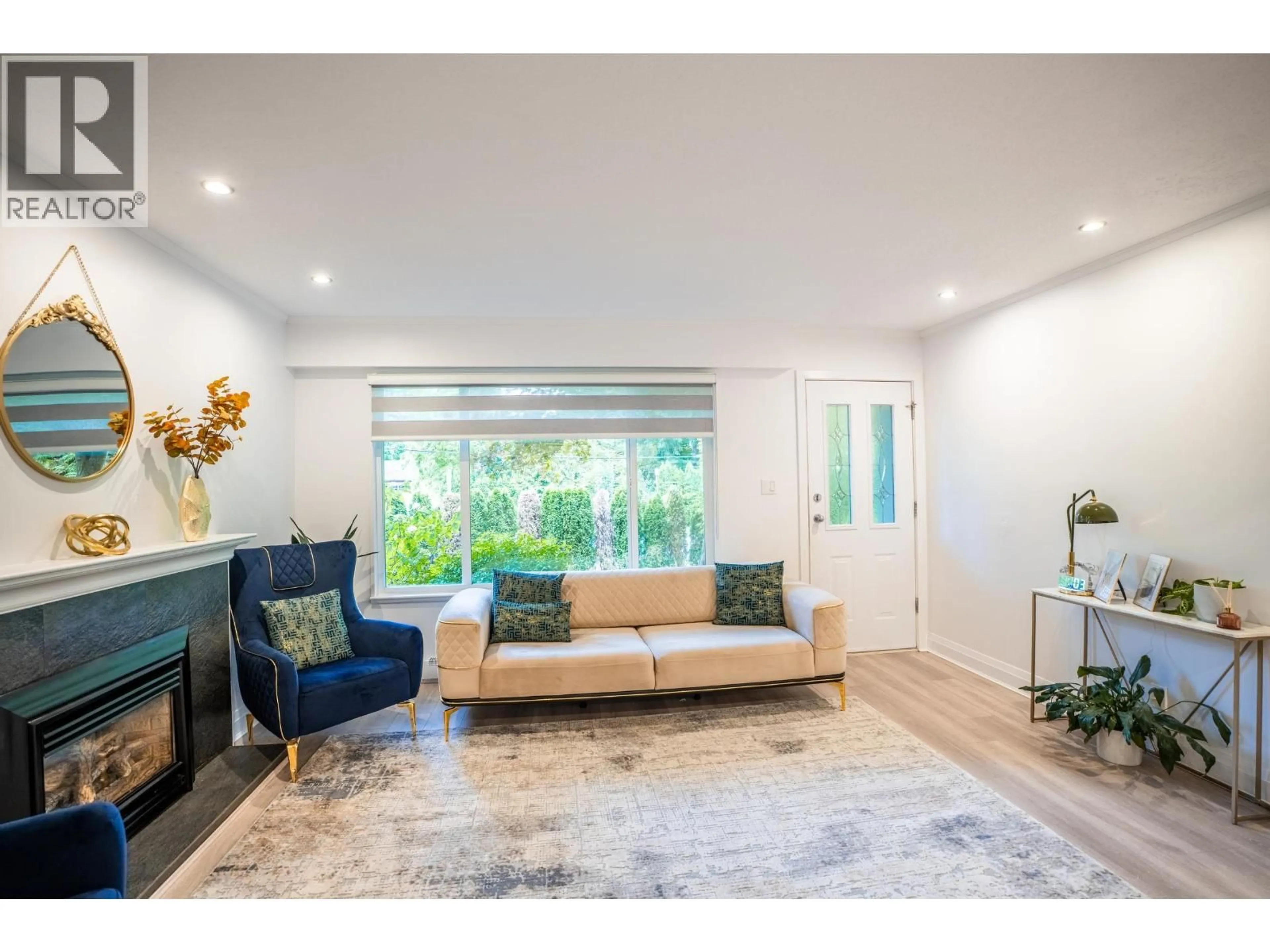 Living room with furniture, unknown for 20955 118 AVENUE, Maple Ridge British Columbia V2X2M6