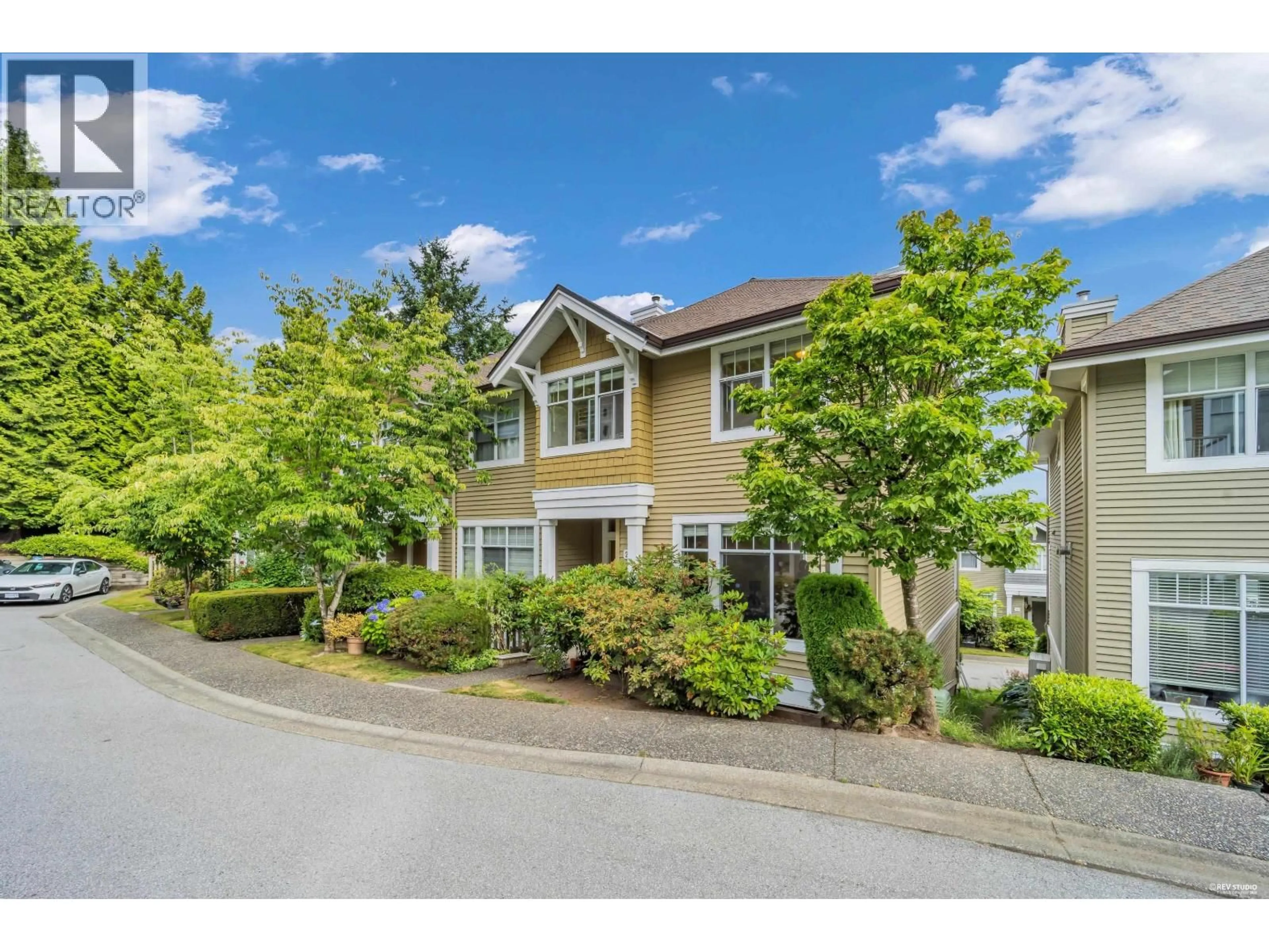 A pic from outside/outdoor area/front of a property/back of a property/a pic from drone, unknown for 25 - 5298 OAKMOUNT CRESCENT, Burnaby British Columbia V5H4S2