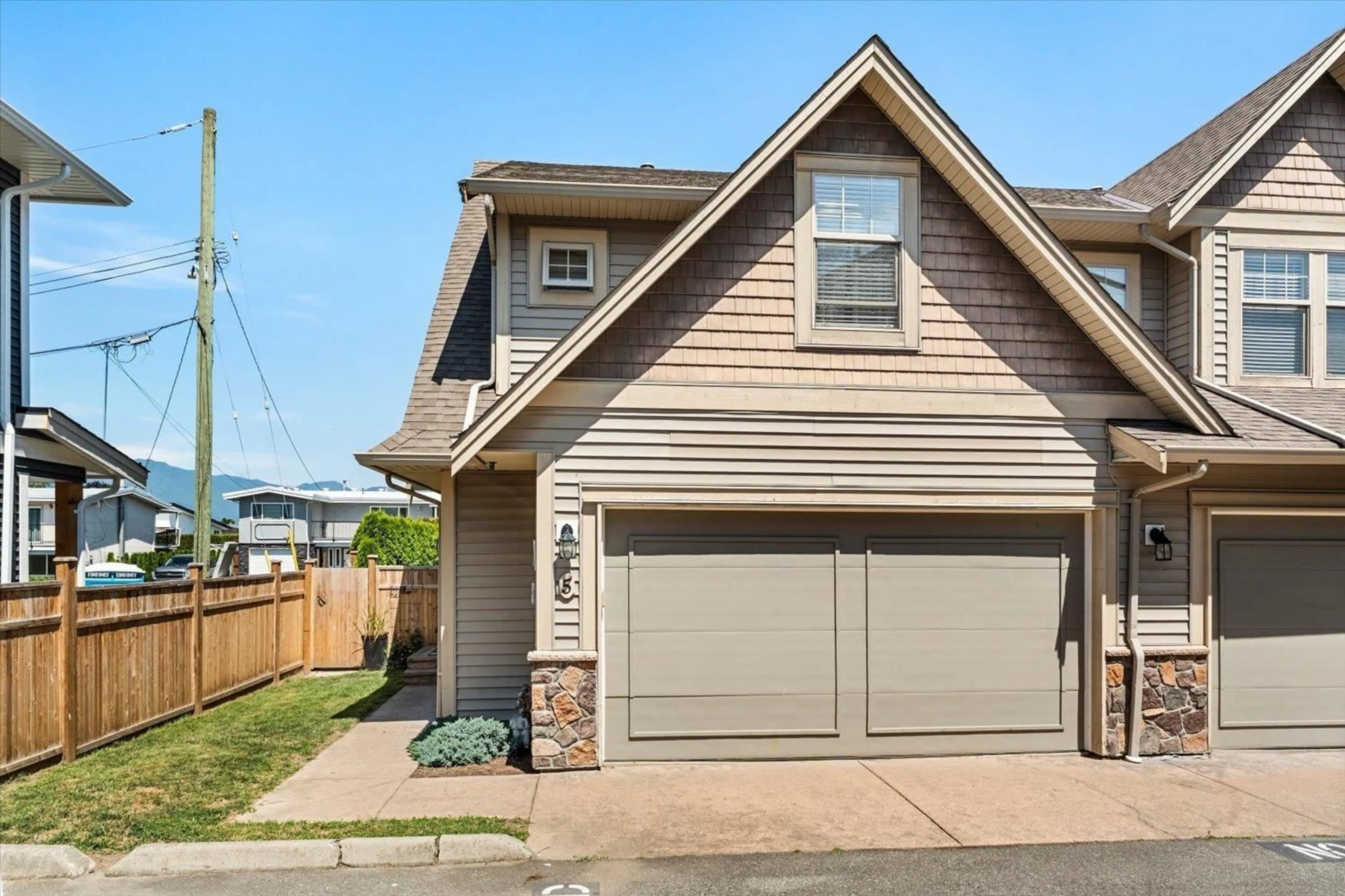 Home with vinyl exterior material, street for 5 - 45377 SOUTH SUMAS ROAD, Chilliwack British Columbia V2R1R8