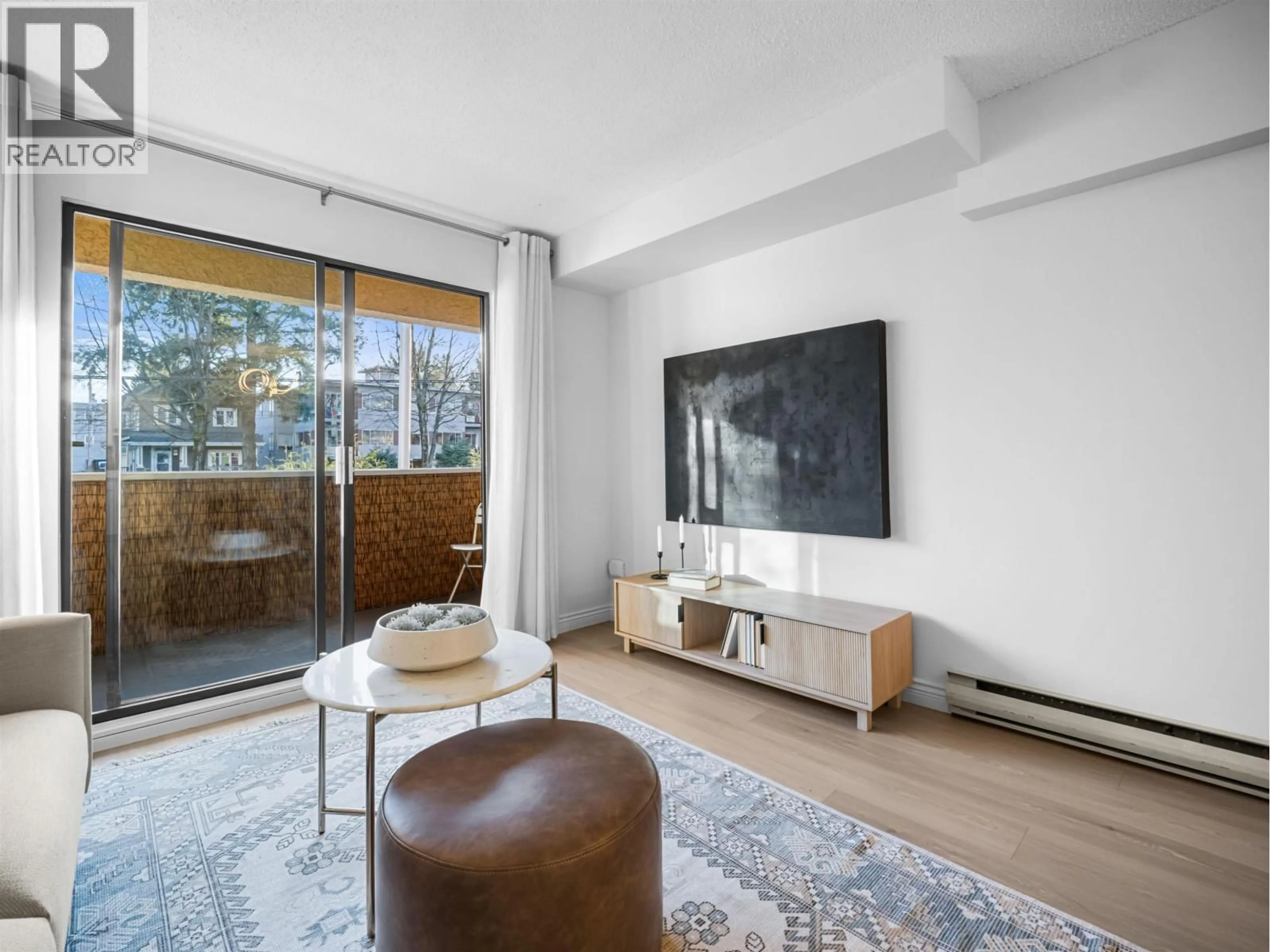 Living room with furniture, unknown for 313 - 975 BROADWAY, Vancouver British Columbia V5T1Y3