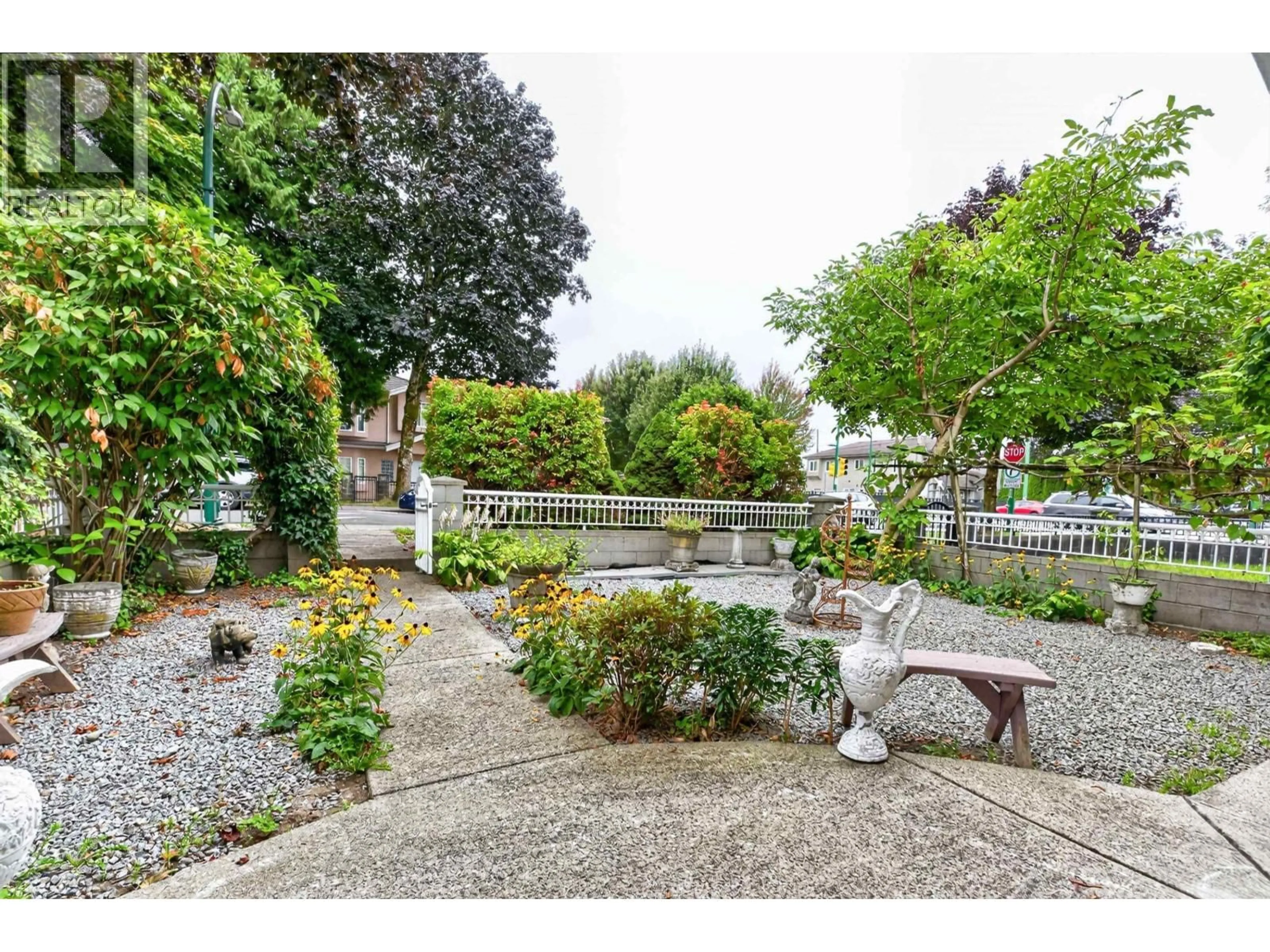 Patio, street for 4503 FRANCES STREET, Burnaby British Columbia V5C2R6