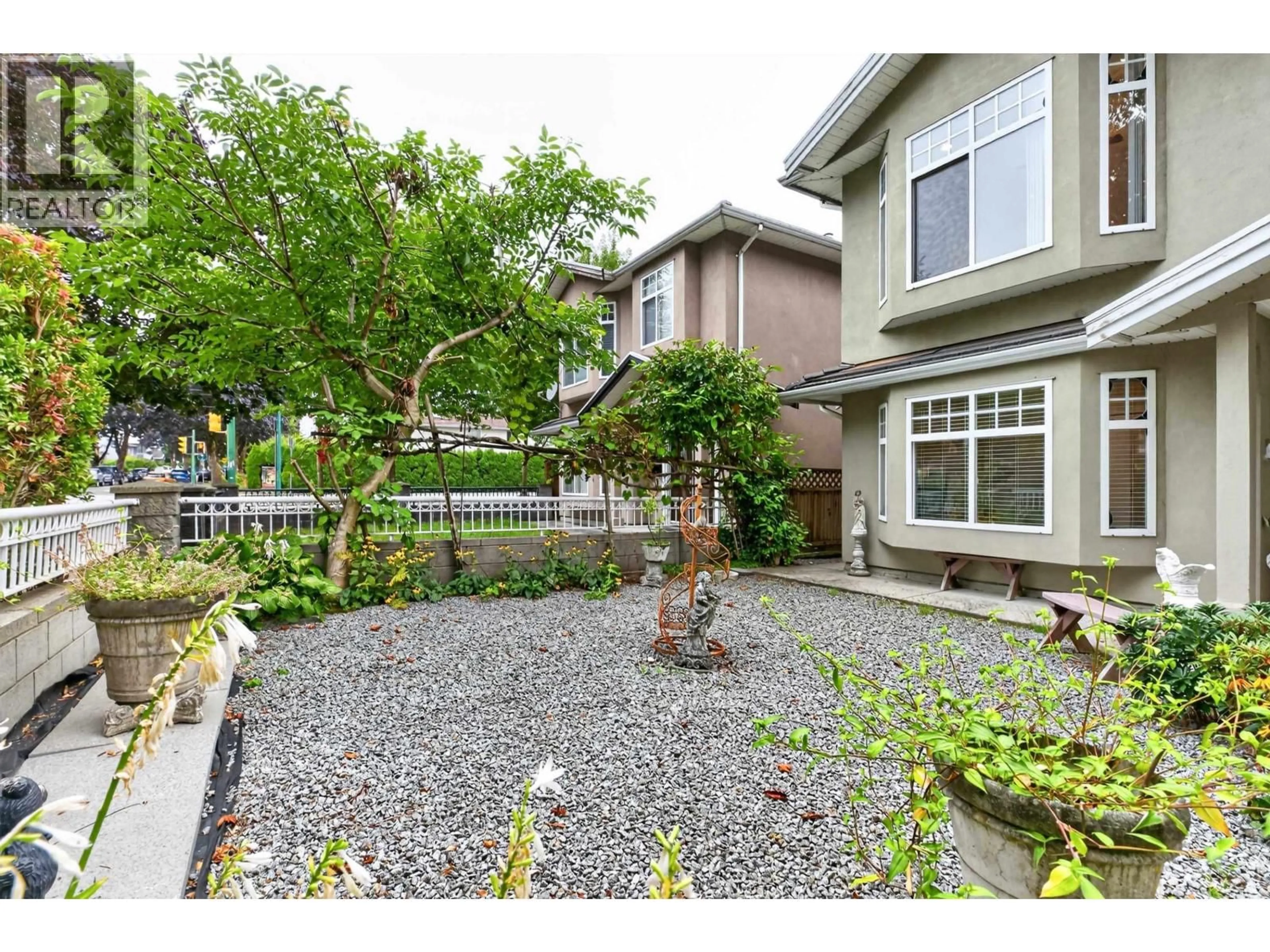 Patio, street for 4503 FRANCES STREET, Burnaby British Columbia V5C2R6