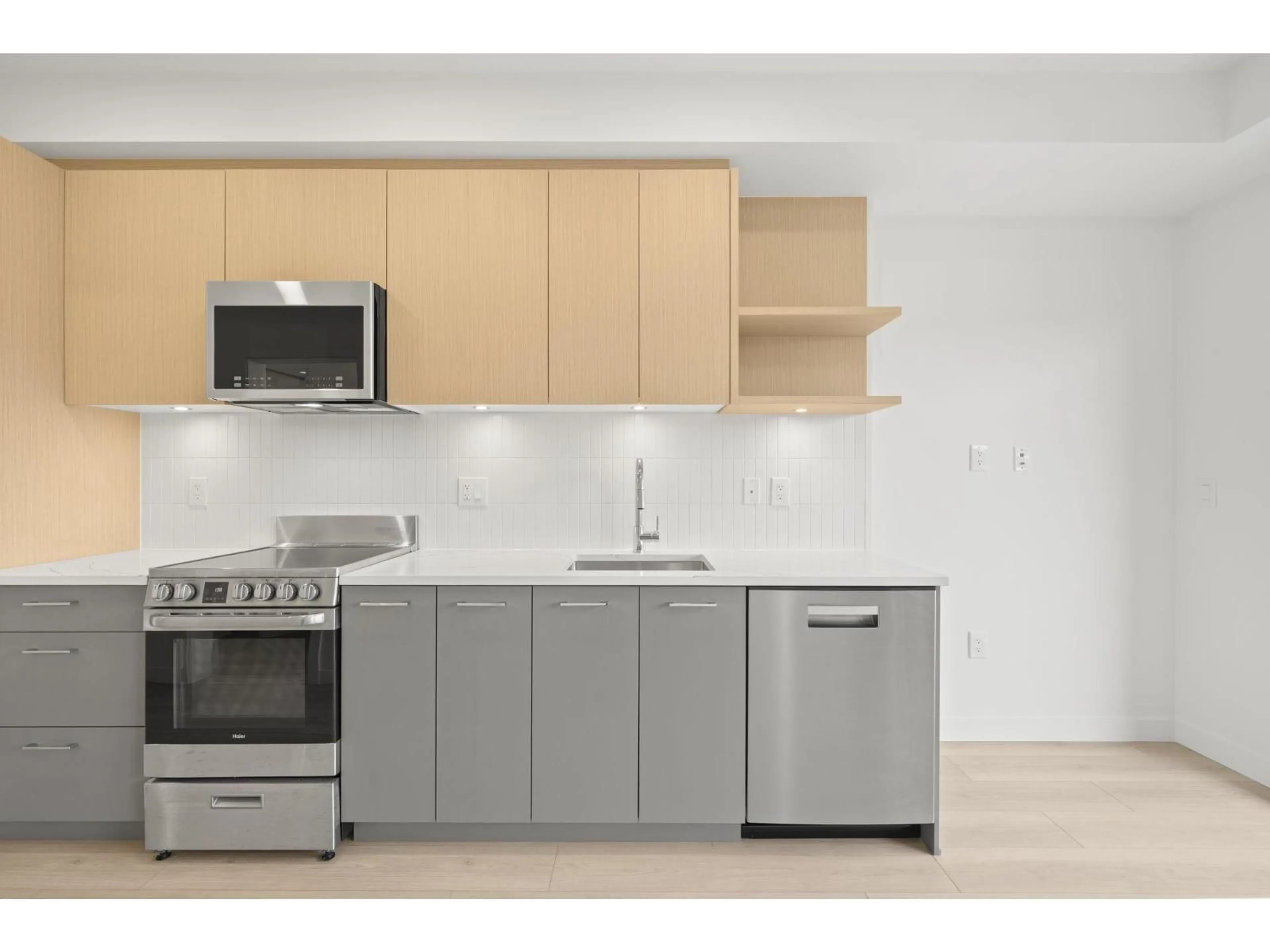 Standard kitchen, unknown for 412 - 10777 138 STREET, Surrey British Columbia V3T0T5